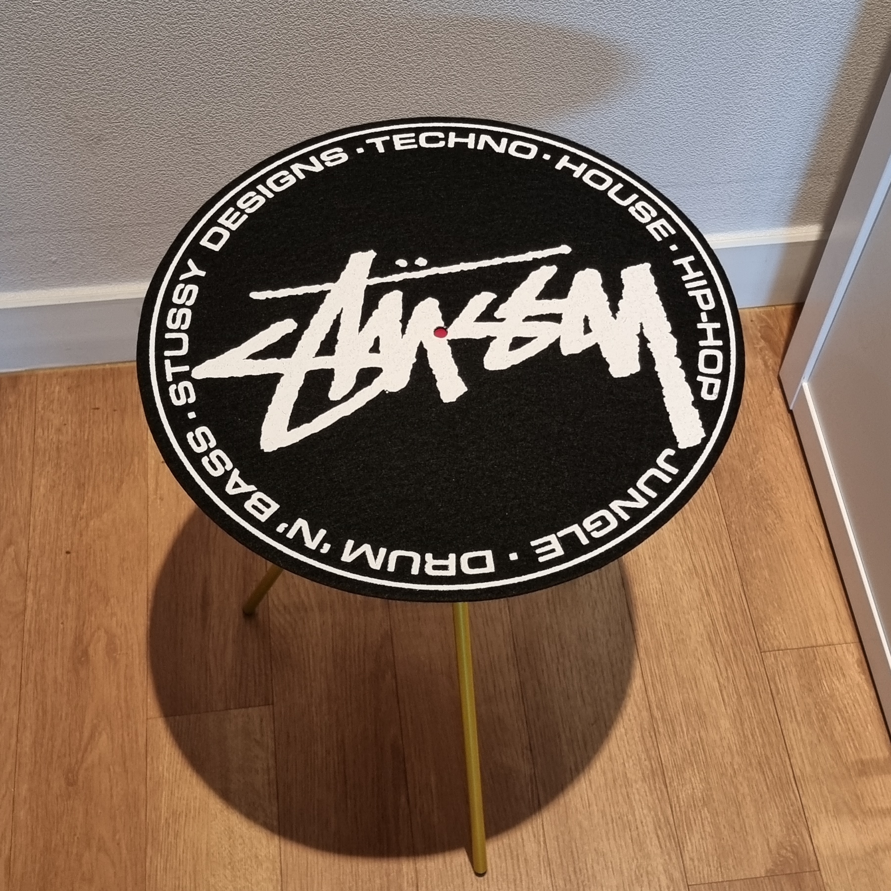 Stussy 12 Inch Post Modern Slipmats (2 Pack), Helinox Table O Grey 착용 스타일