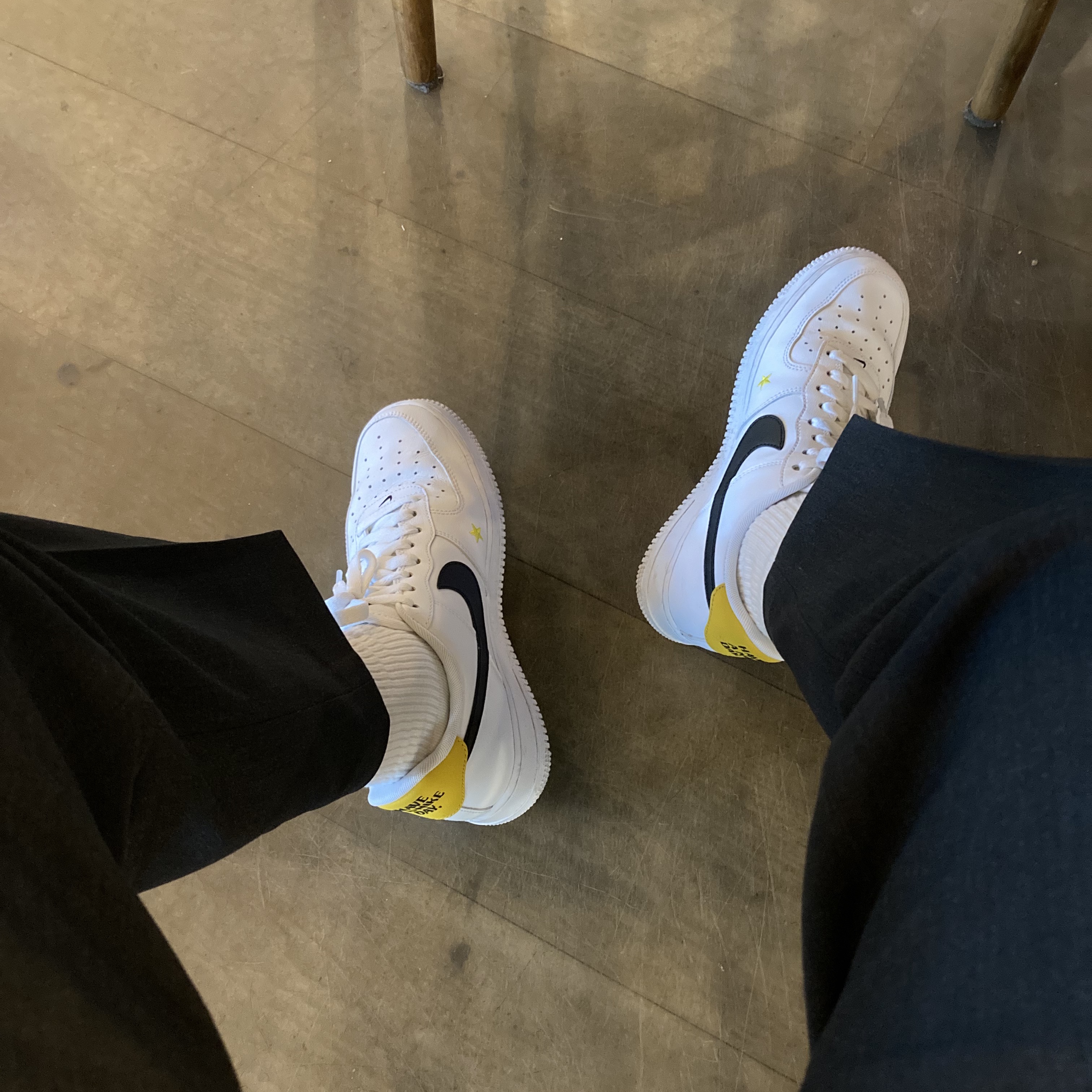 Nike Air Force 1 '07 LV8 2 Have a Nike Day 착용 스타일