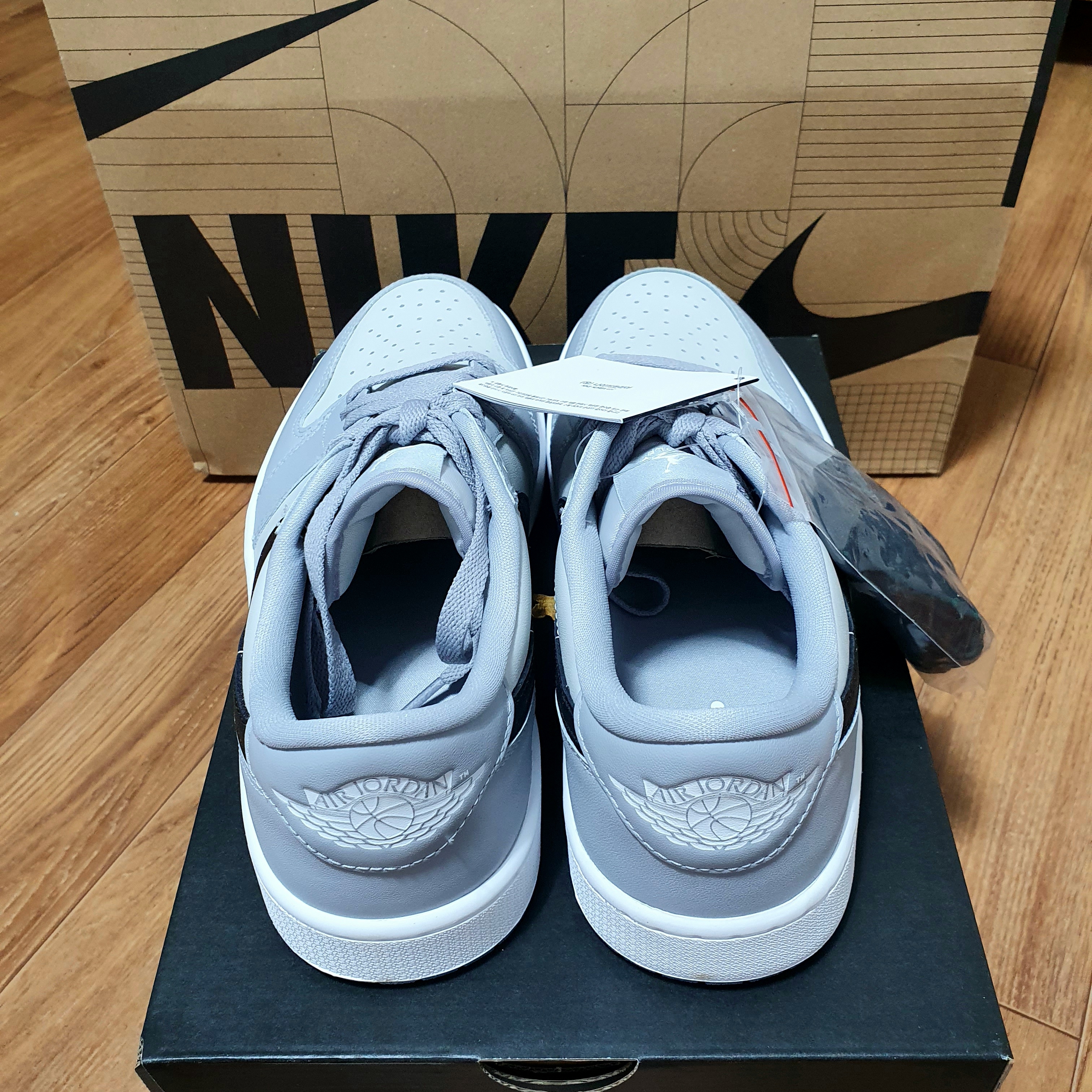 Jordan 1 Low Golf Wolf Grey 착용 스타일 - 4