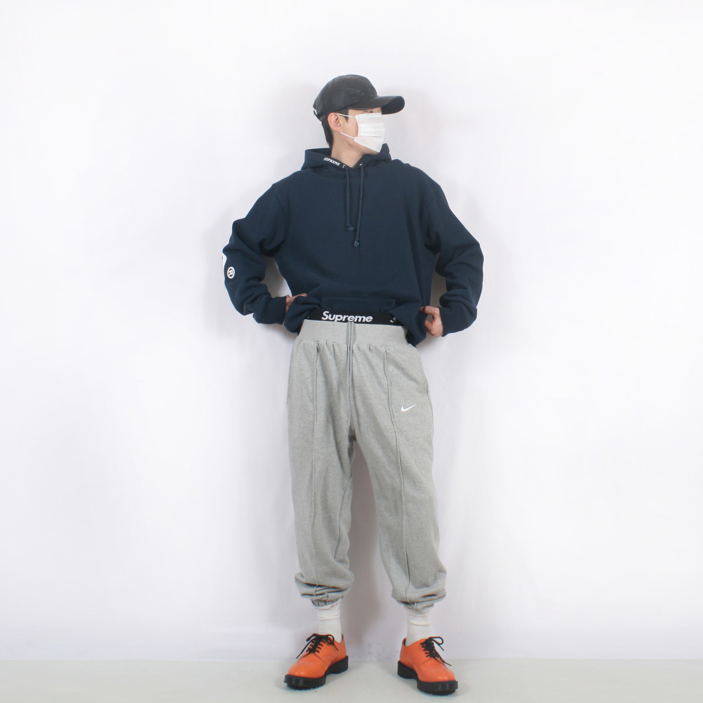 Supreme Champion Track Jacket Black - 18SS, Supreme Hanes Boxer Briefs Black (4 Pack) 착용 스타일 - 2