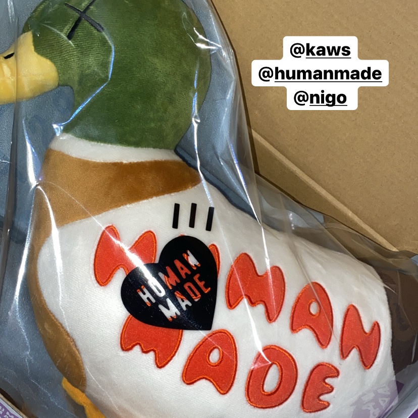 Human Made x Kaws Duck Plush Doll 착용 스타일