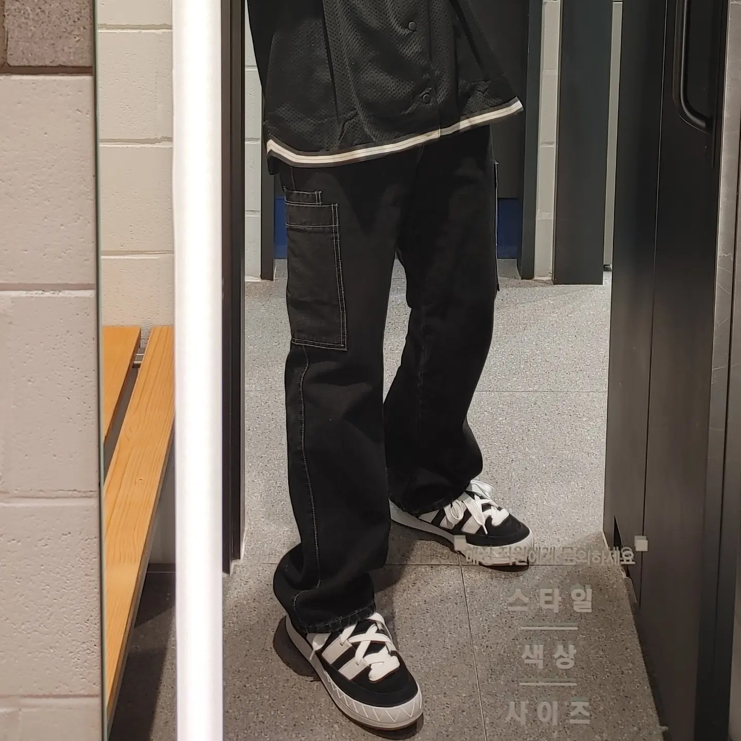Adidas Adimatic Core Black 착용 스타일 - 1