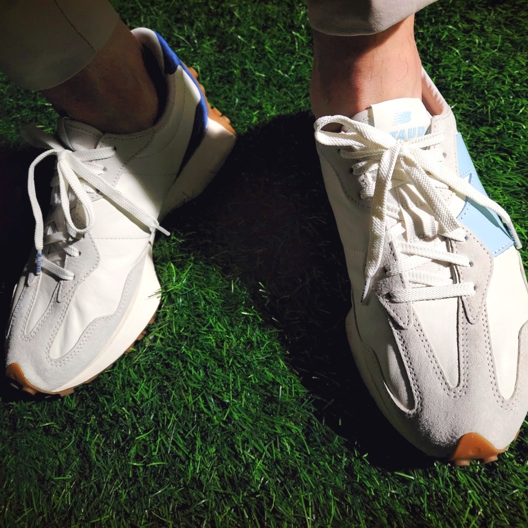New Balance x Staud 327 Sea Salt Atlantic 착용 스타일 - 4