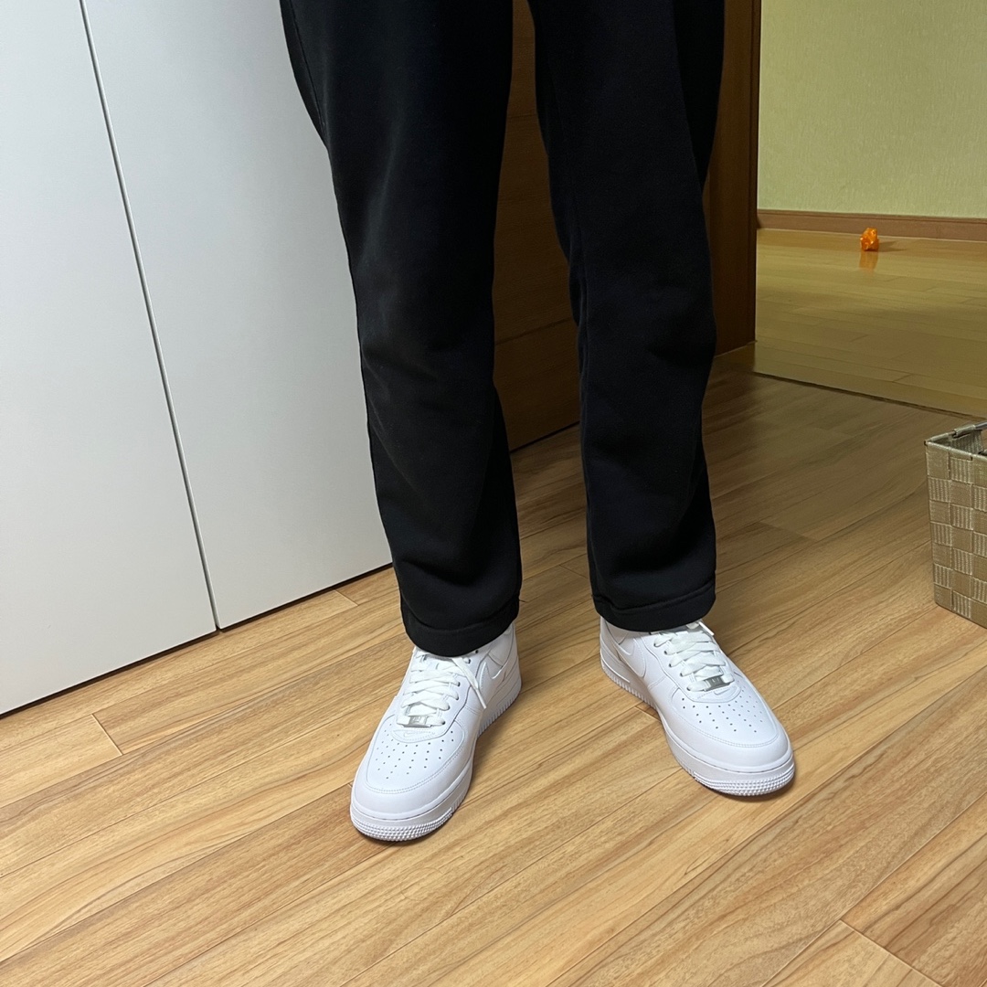 Nike x Supreme Air Force 1 Low White 착용 스타일 - 4