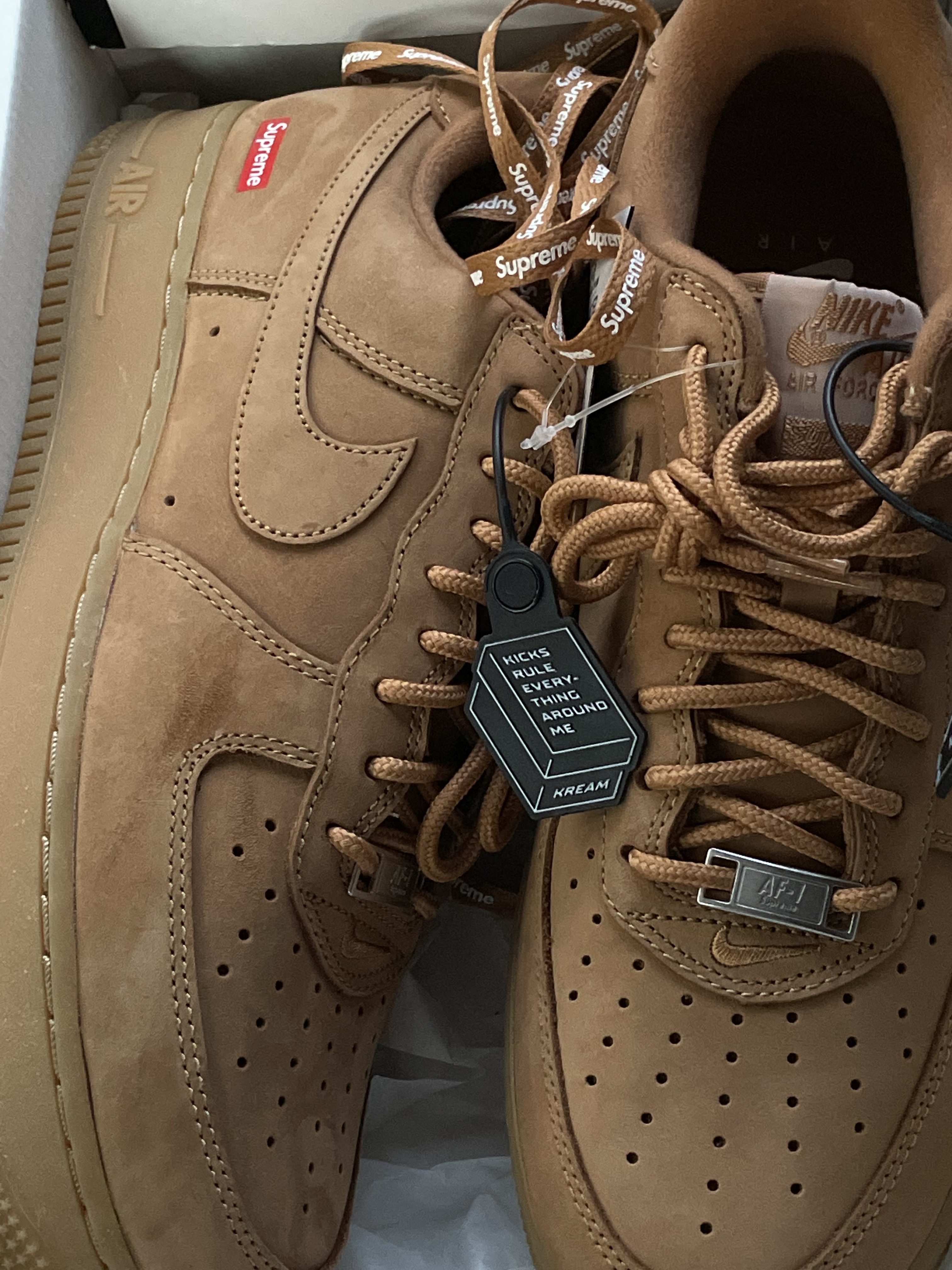 Nike x Supreme Air Force 1 Low Flax 착용 스타일