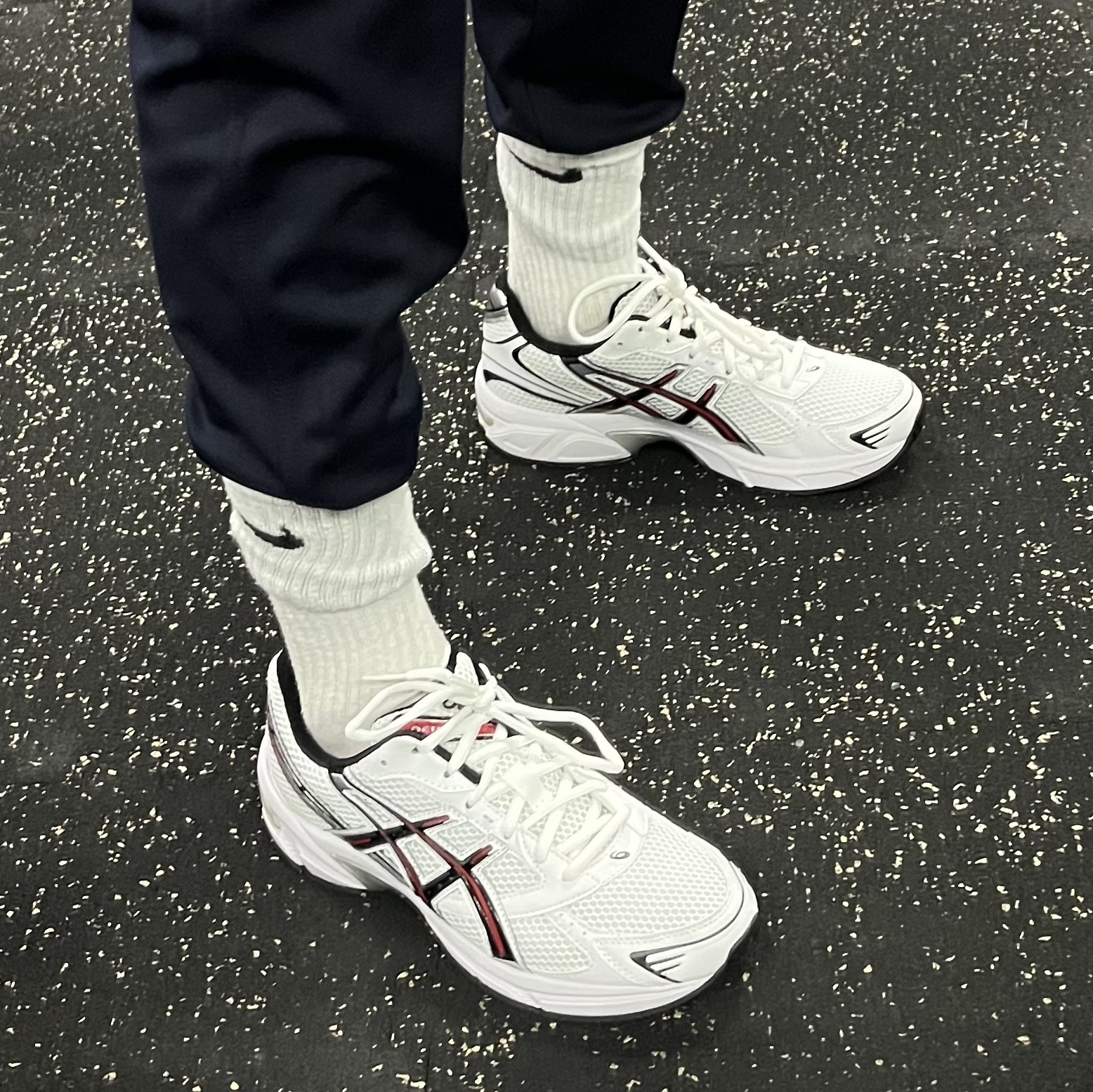 Asics Gel-1130 White Electric Red 착용 스타일