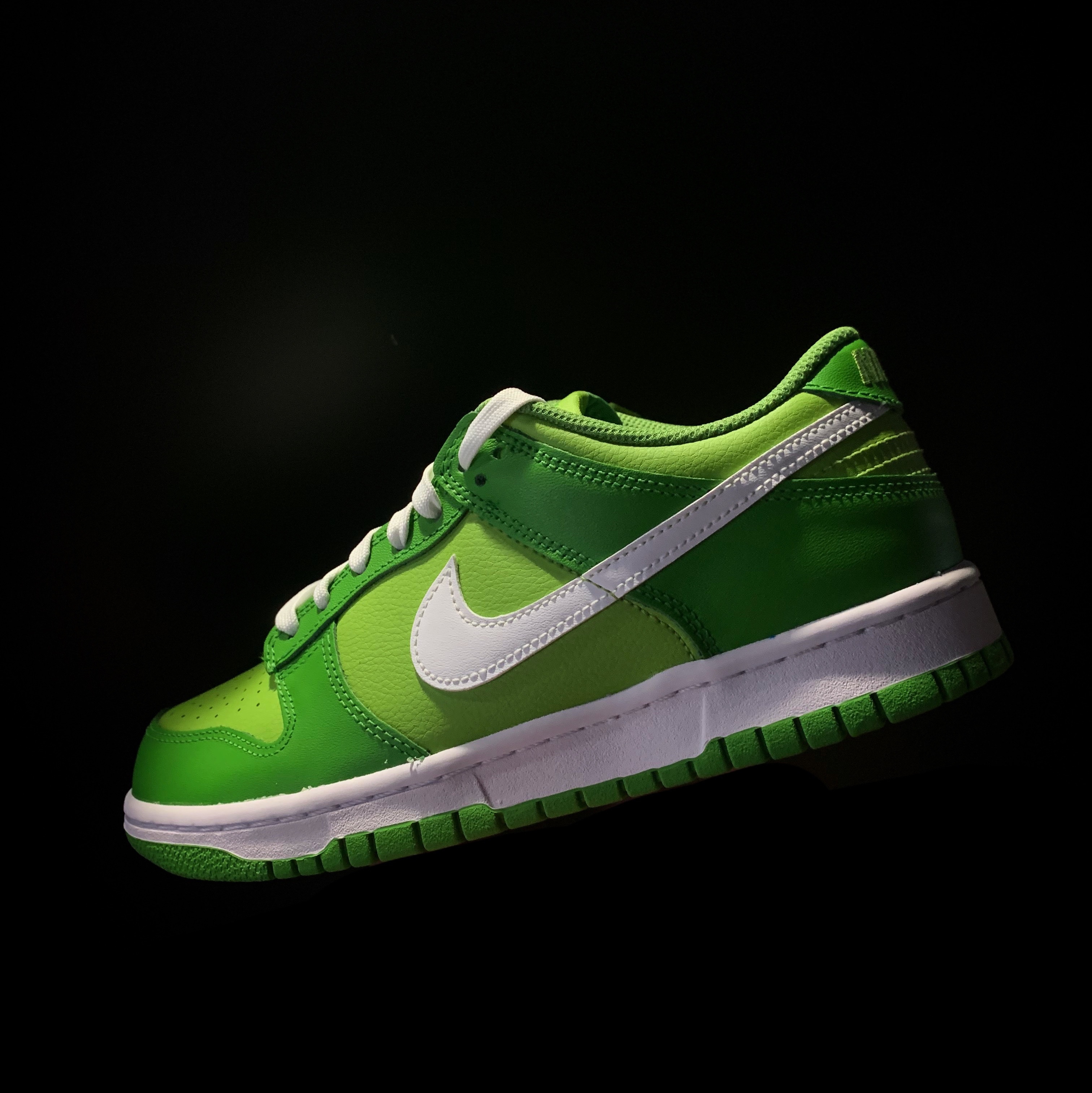 (GS) Nike Dunk Low Vivid Green 착용 스타일 - 4