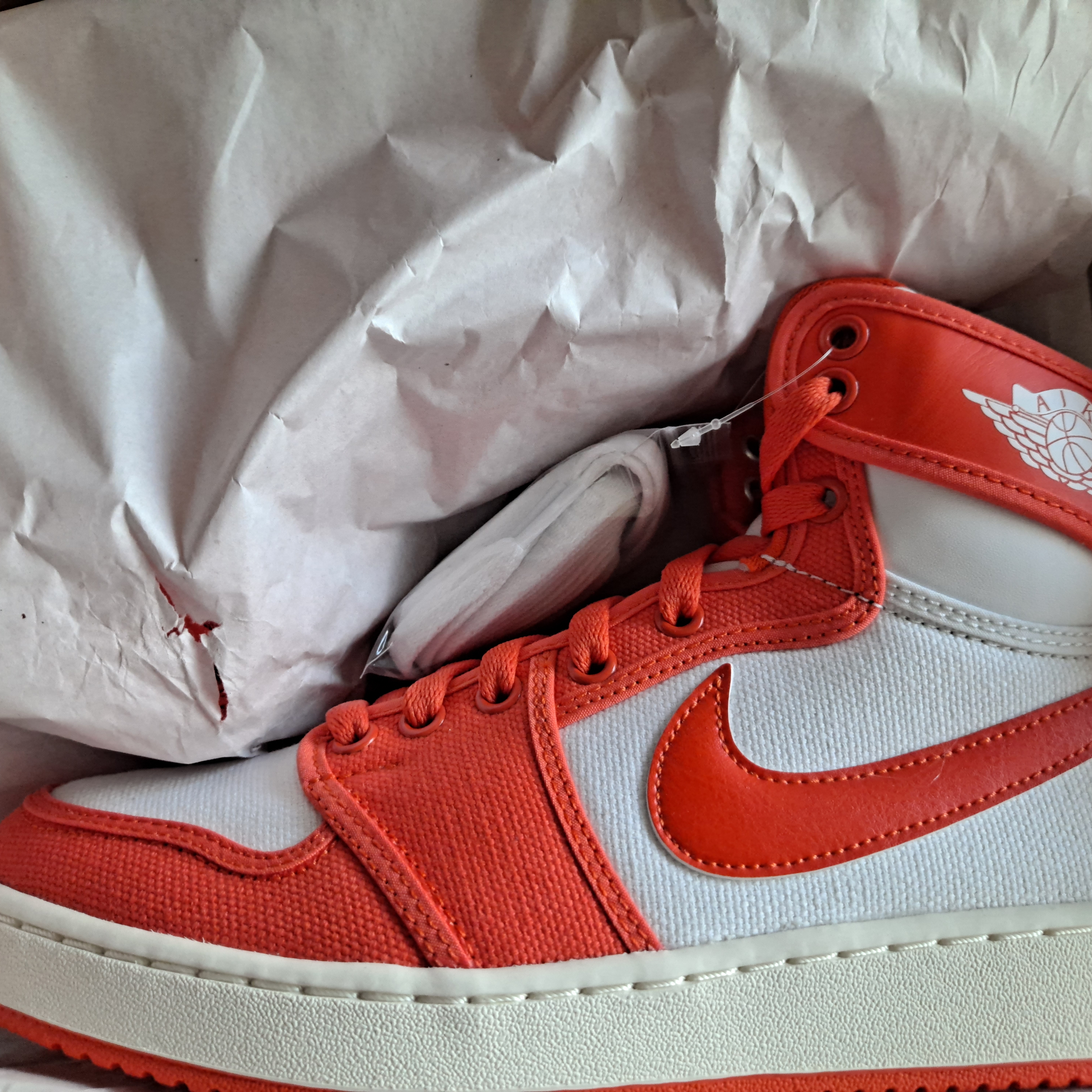 Jordan 1 KO Rush Orange 착용 스타일