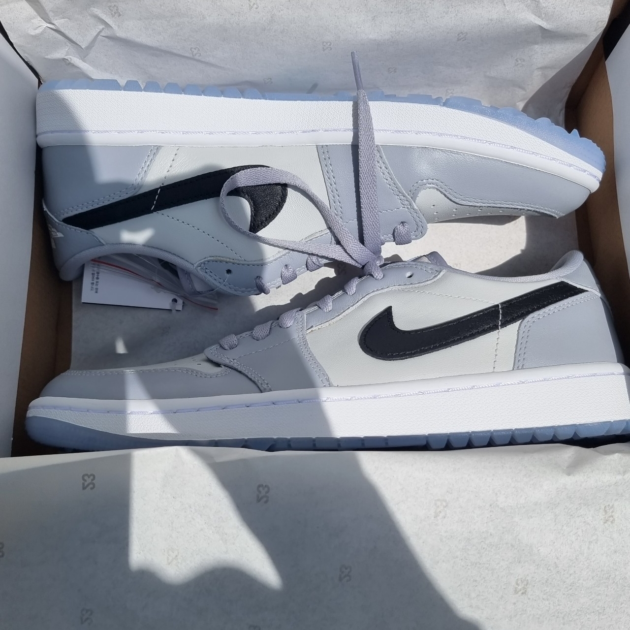 Jordan 1 Low Golf Wolf Grey 착용 스타일 - 1