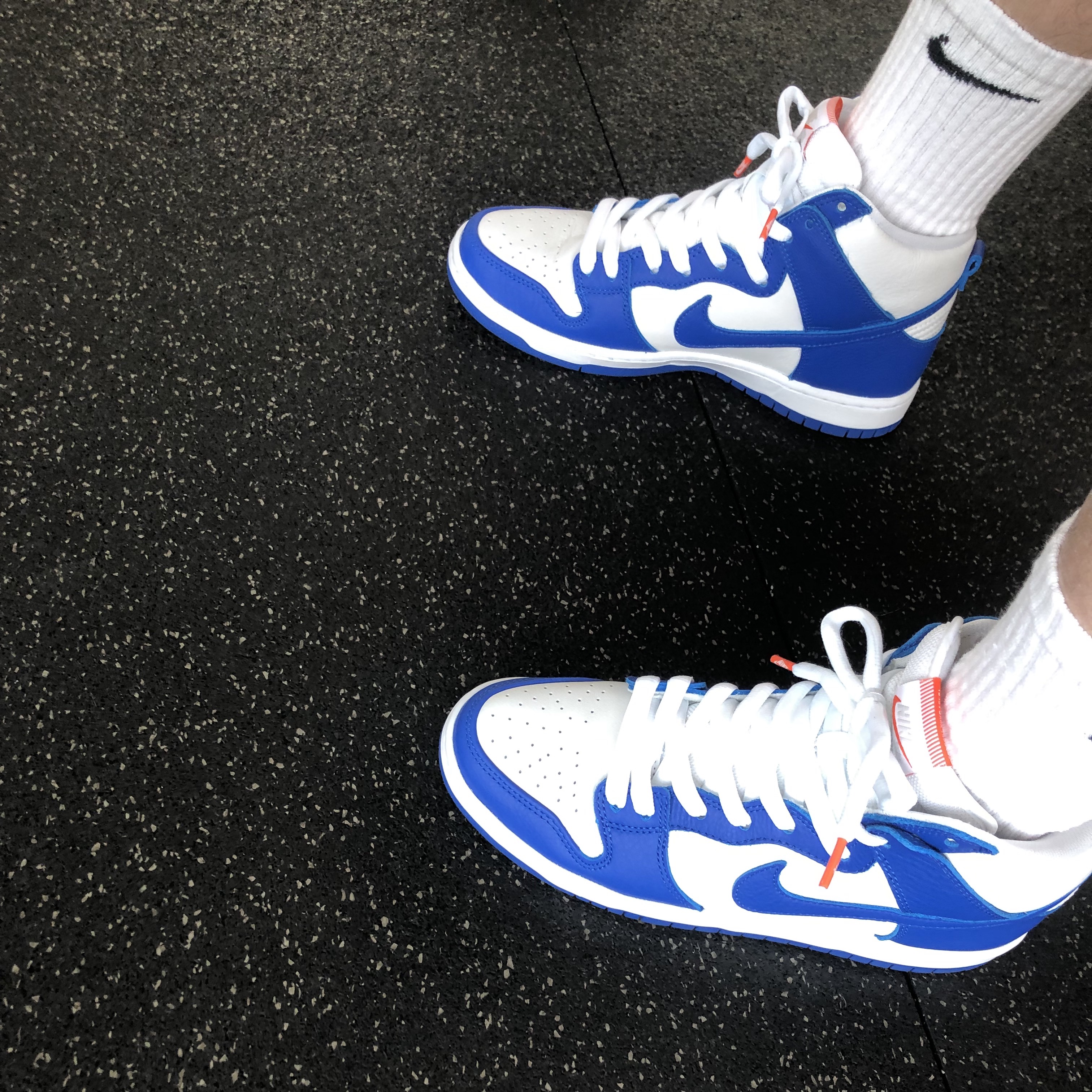 Nike SB Dunk High Pro ISO Kentucky, Essentials The Core Collection Sweatshorts Oatmeal 착용 스타일 - 2