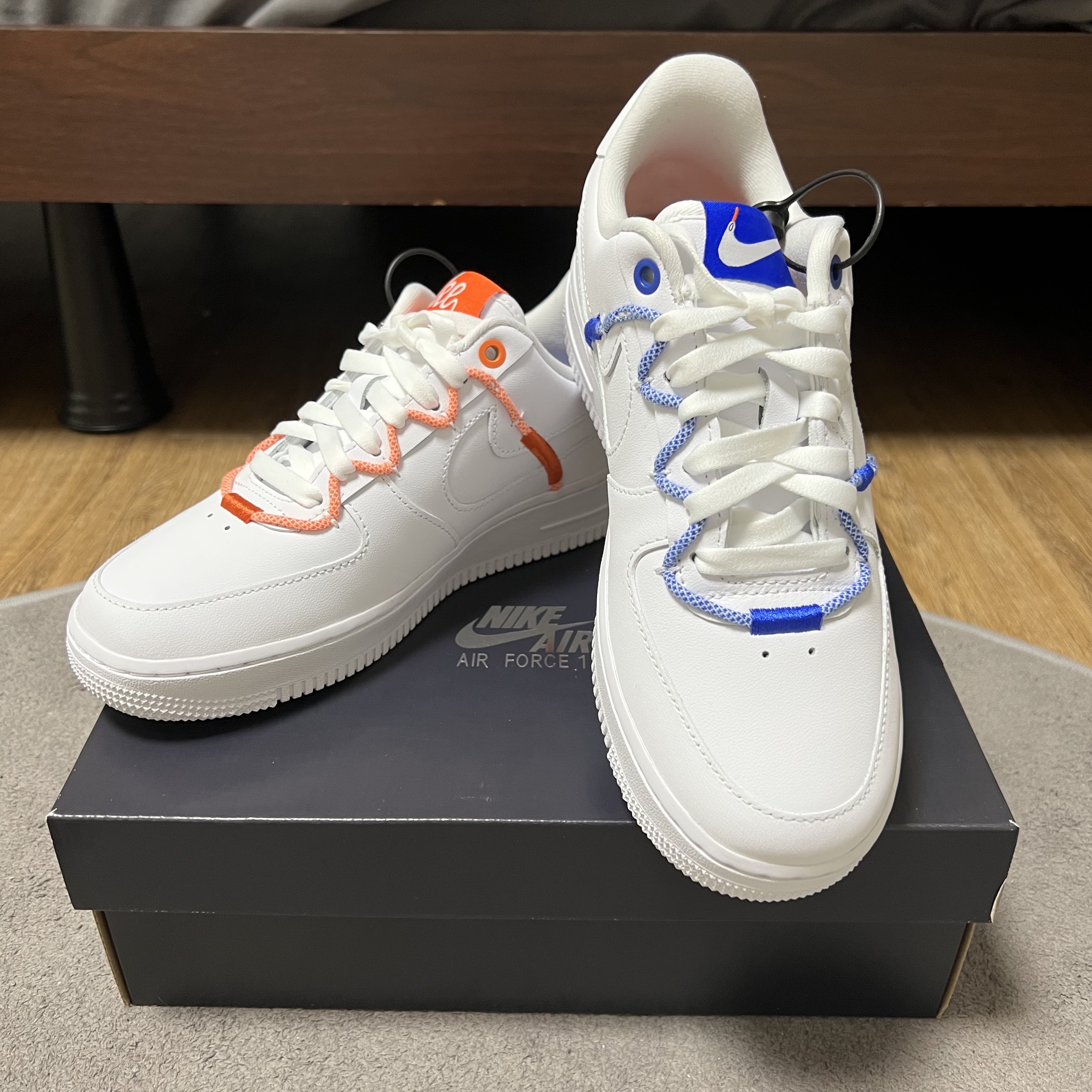 (W) Nike Air Force 1 '07 LX White Safety Orange 착용 스타일 - 1