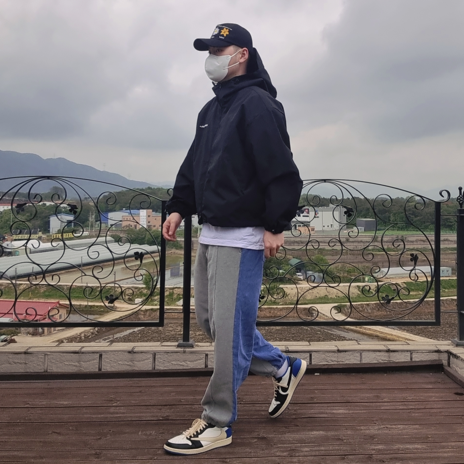 Jordan 1 x Travis Scott x Fragment Retro Low OG SP Military Blue 착용 스타일 - 3
