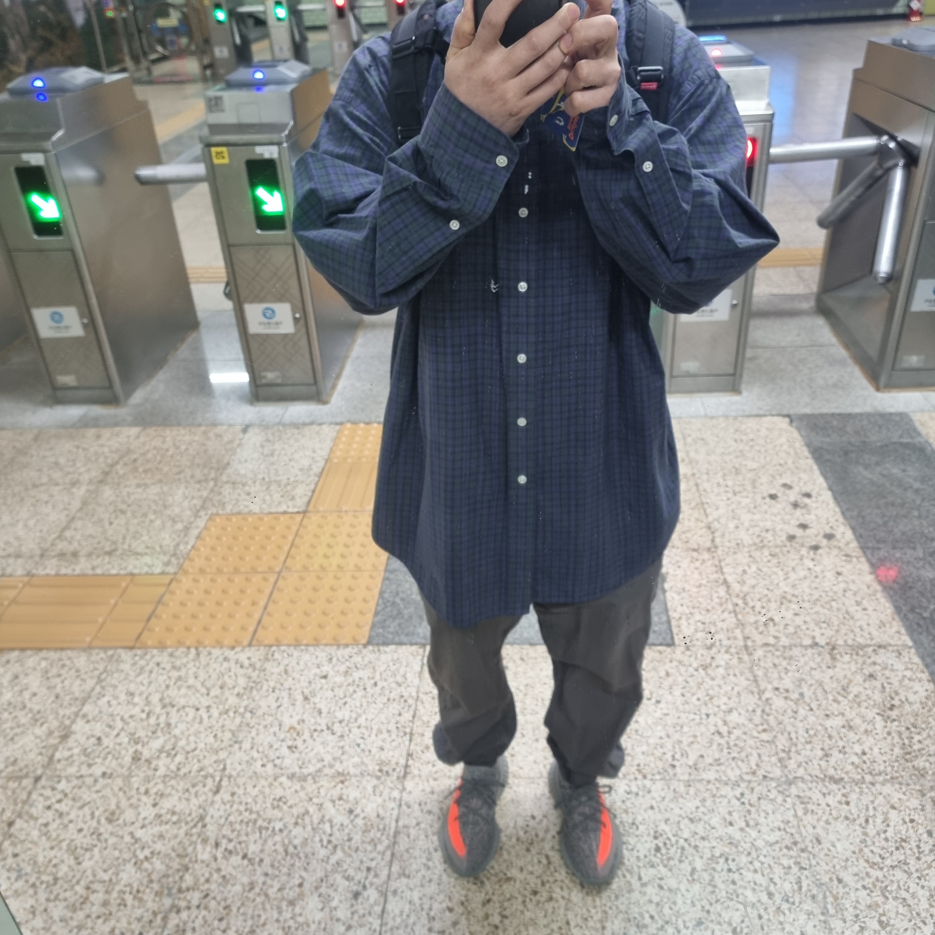 Nike SB Blazer Mid Navy, Adidas Yeezy Boost 350 V2 Beluga - Reflective 착용 스타일 - 2