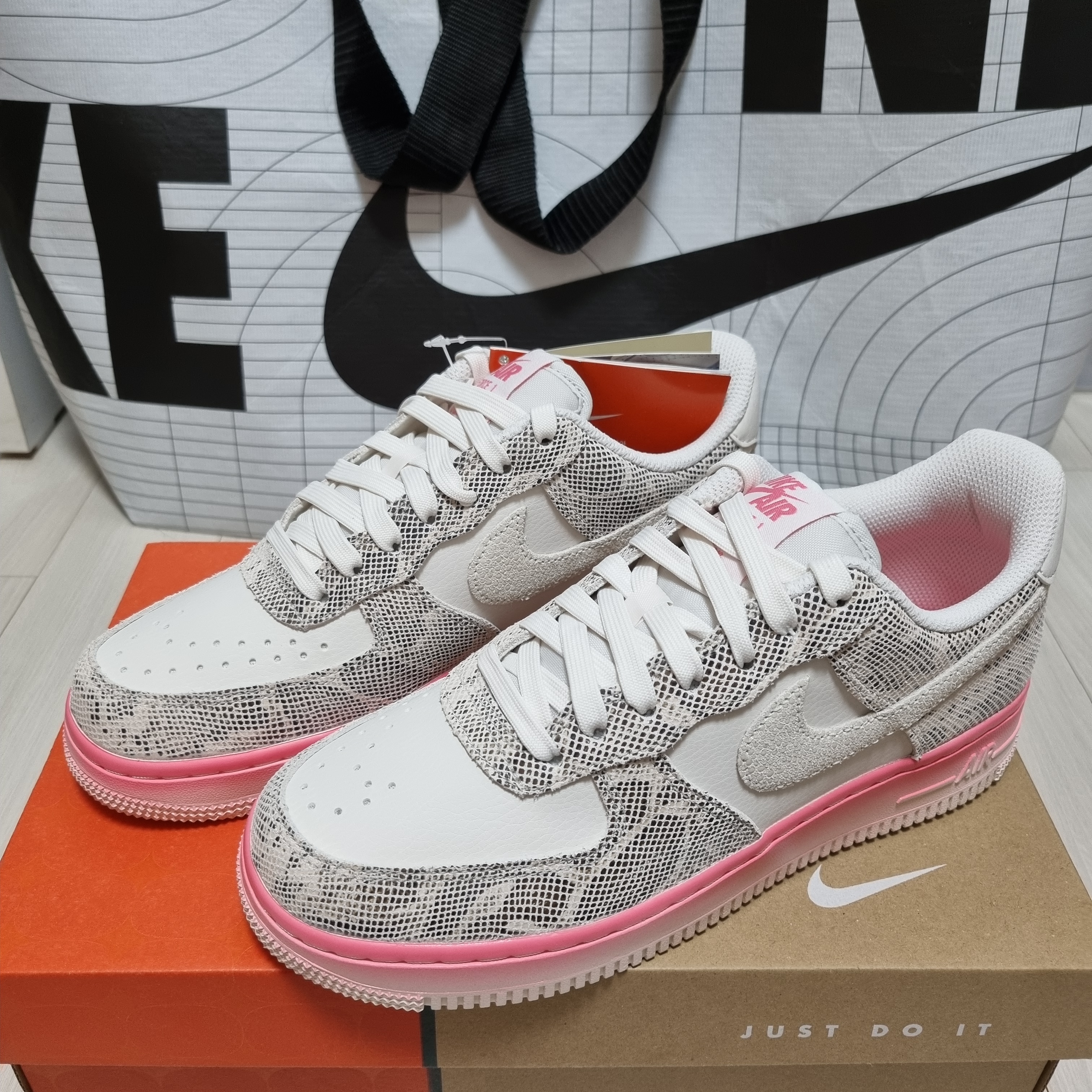 (W) Nike Air Force 1 '07 LX Our Force 1 착용 스타일