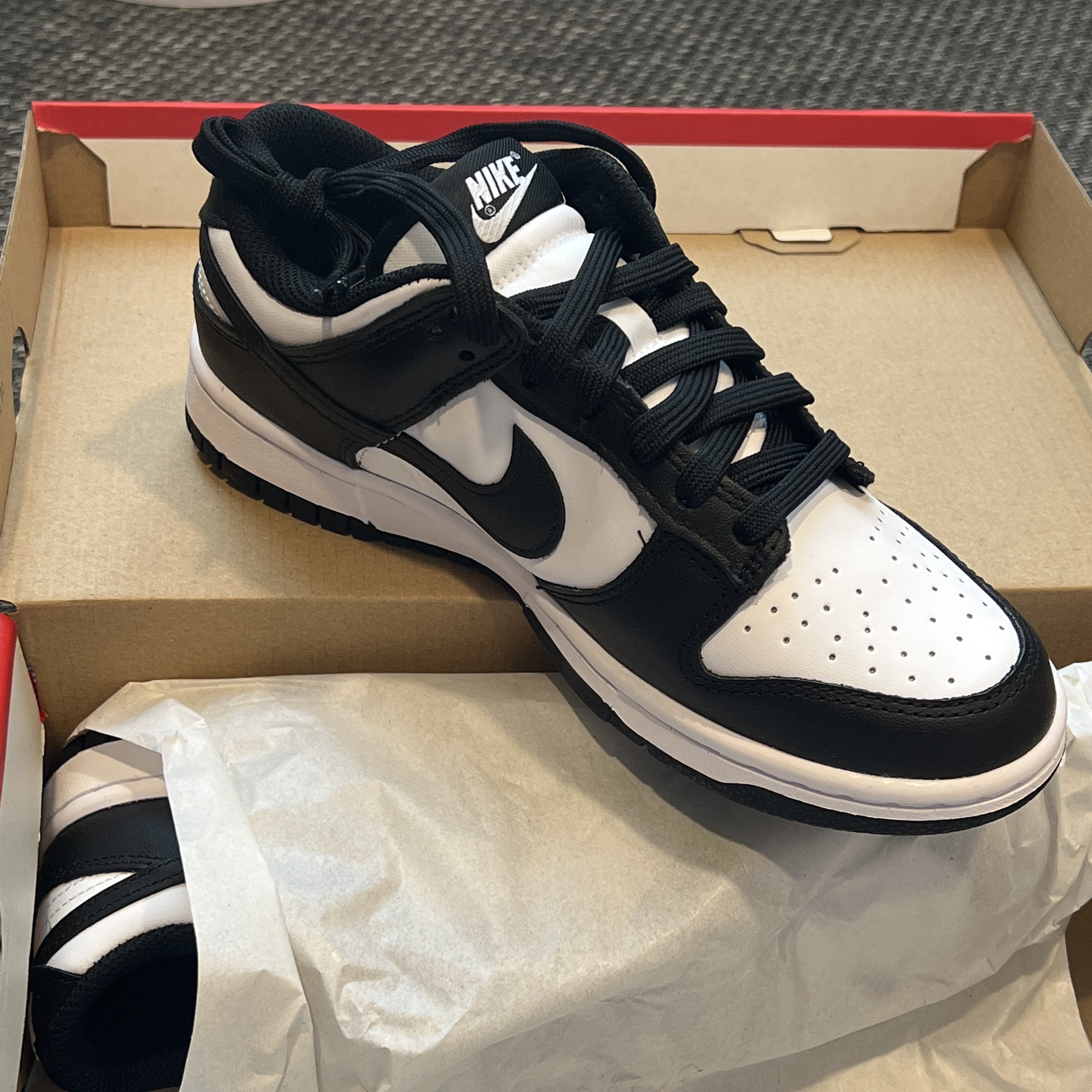 (W) Nike Dunk Low Black 착용 스타일 - 1