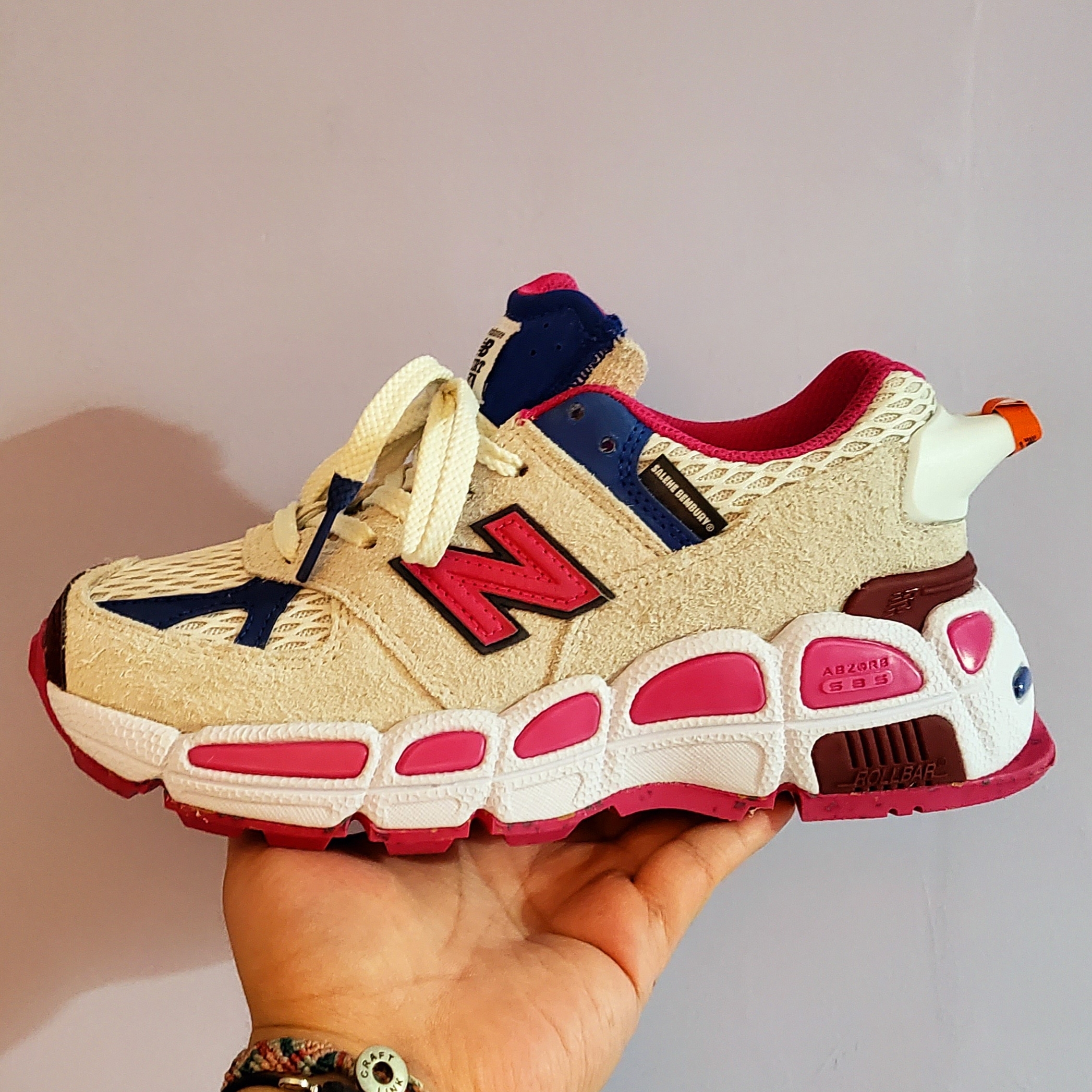 New Balance x Salehe Bembury 574 Yurt Pink Blue 착용 스타일 - 2
