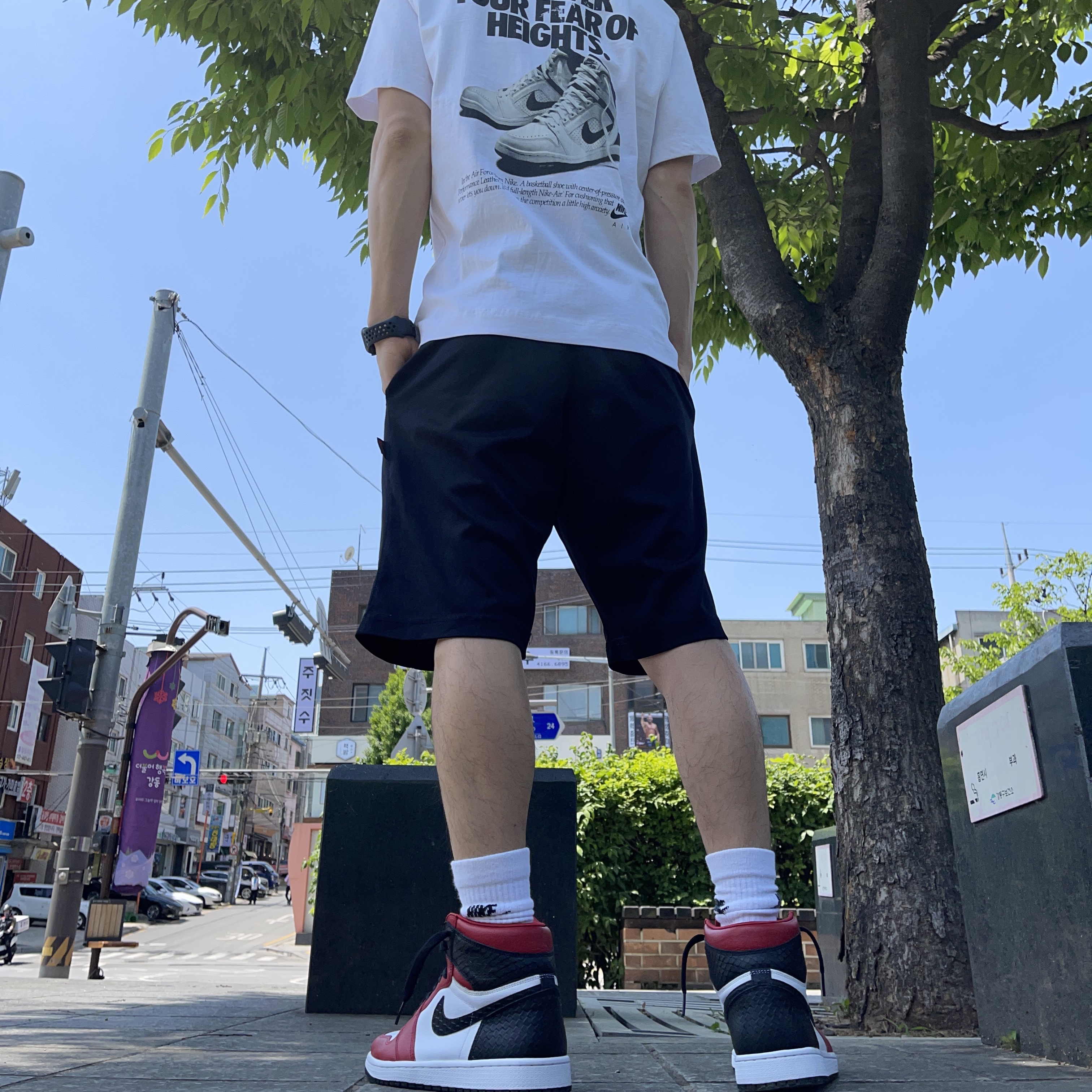 (W) Jordan 1 Retro High Satin Red 착용 스타일 - 2