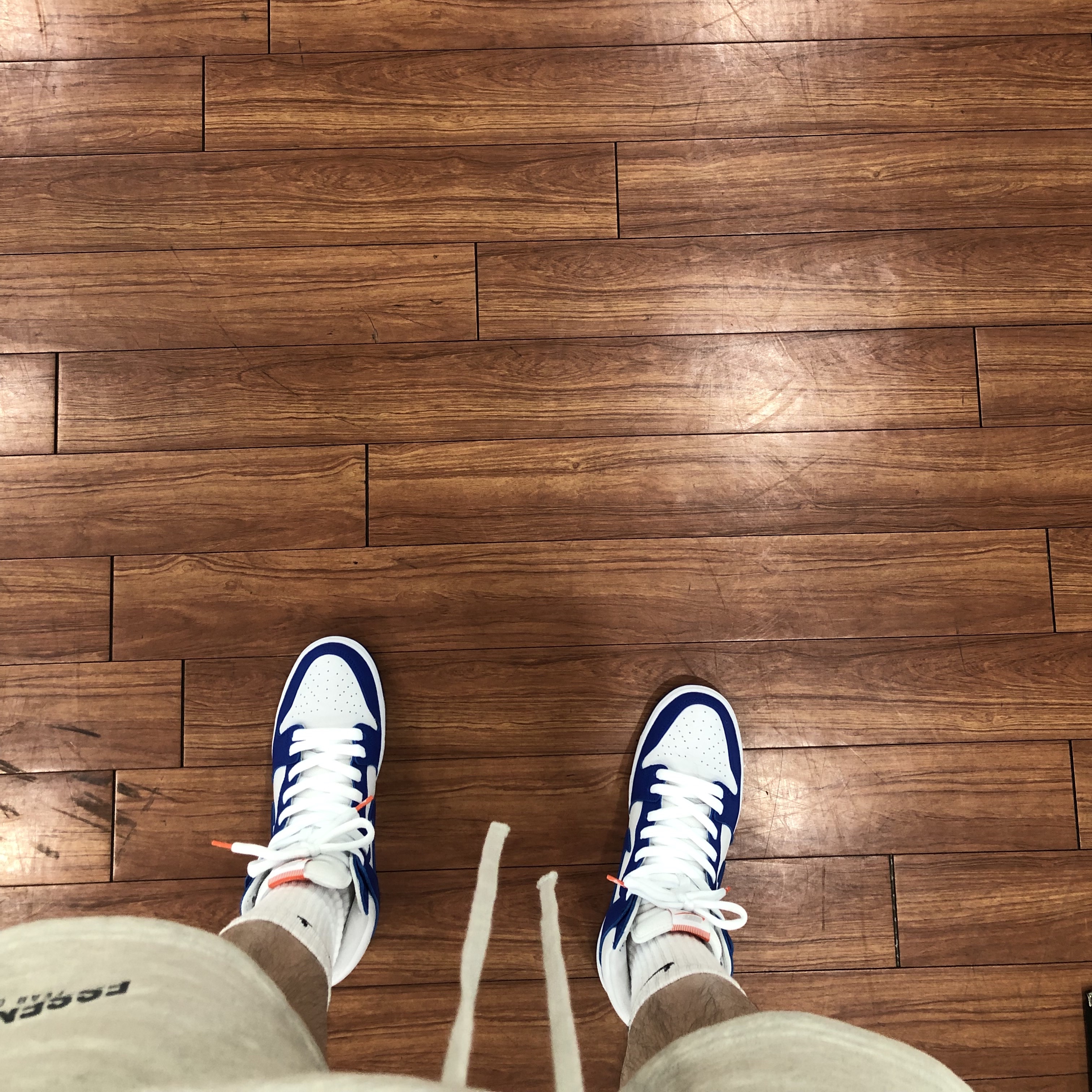 Nike SB Dunk High Pro ISO Kentucky, Essentials The Core Collection Sweatshorts Oatmeal 착용 스타일 - 3
