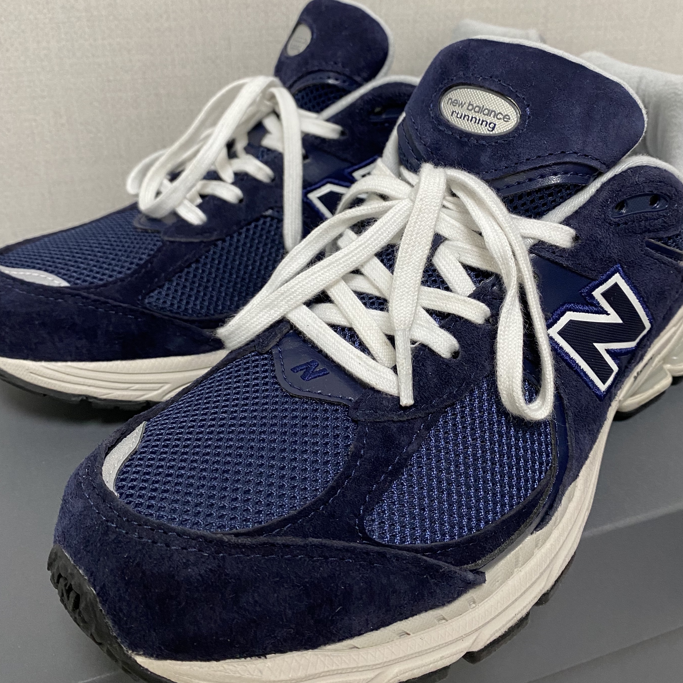 New Balance 2002R Navy 착용 스타일