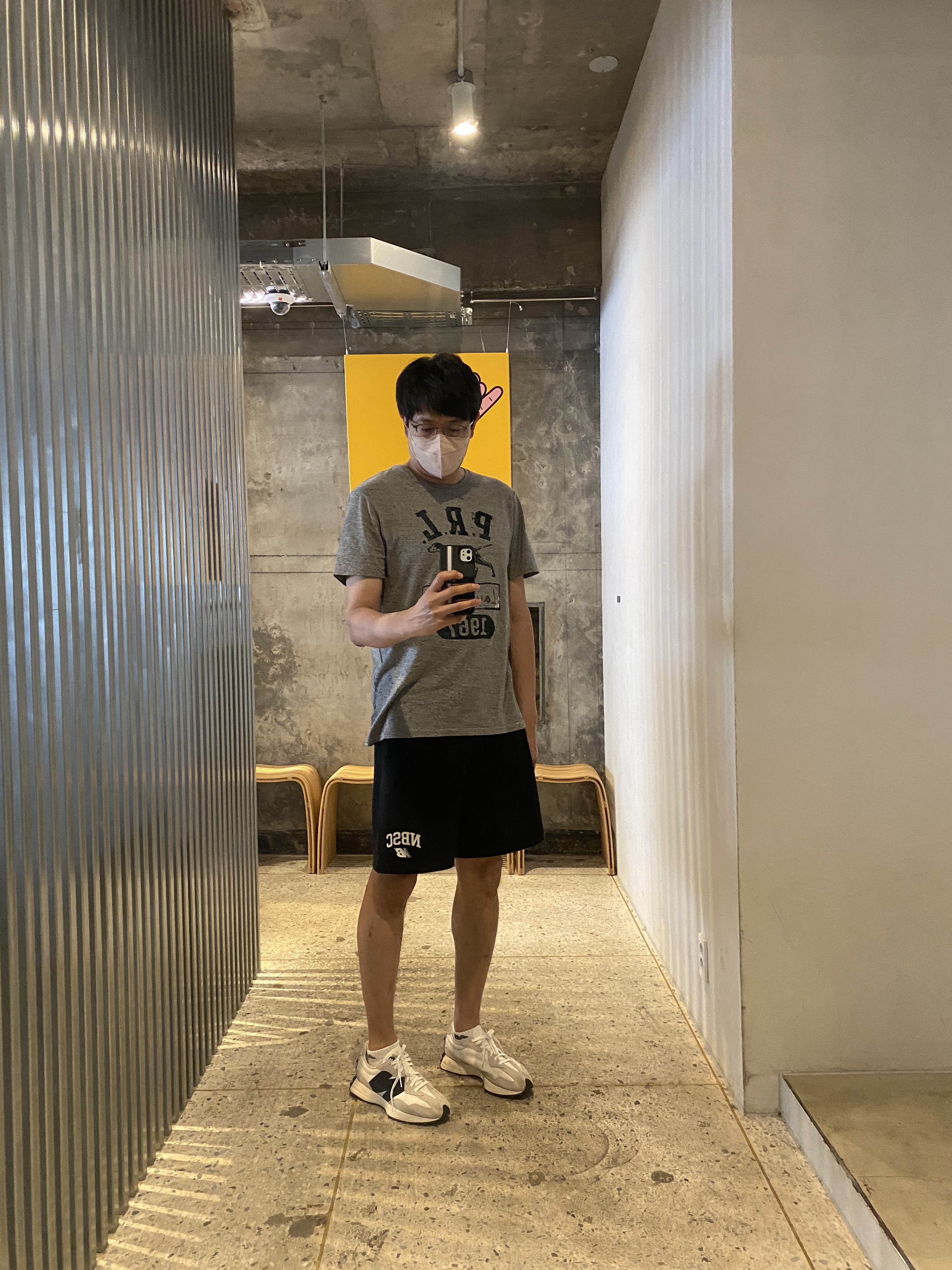 New Balance 327 White Black 착용 스타일