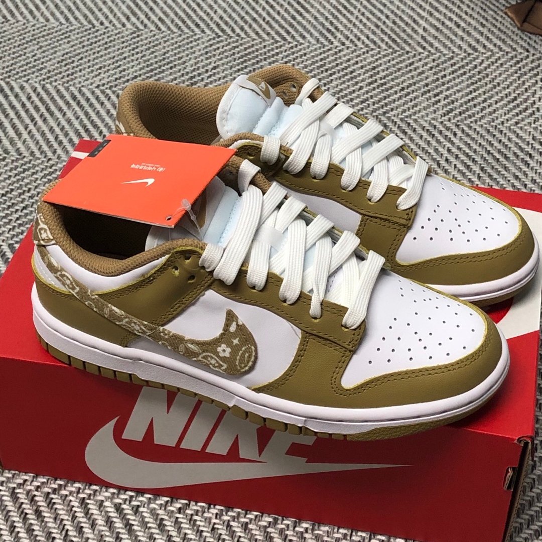 (W) Nike Dunk Low Essential Barley Paisley 착용 스타일 - 1
