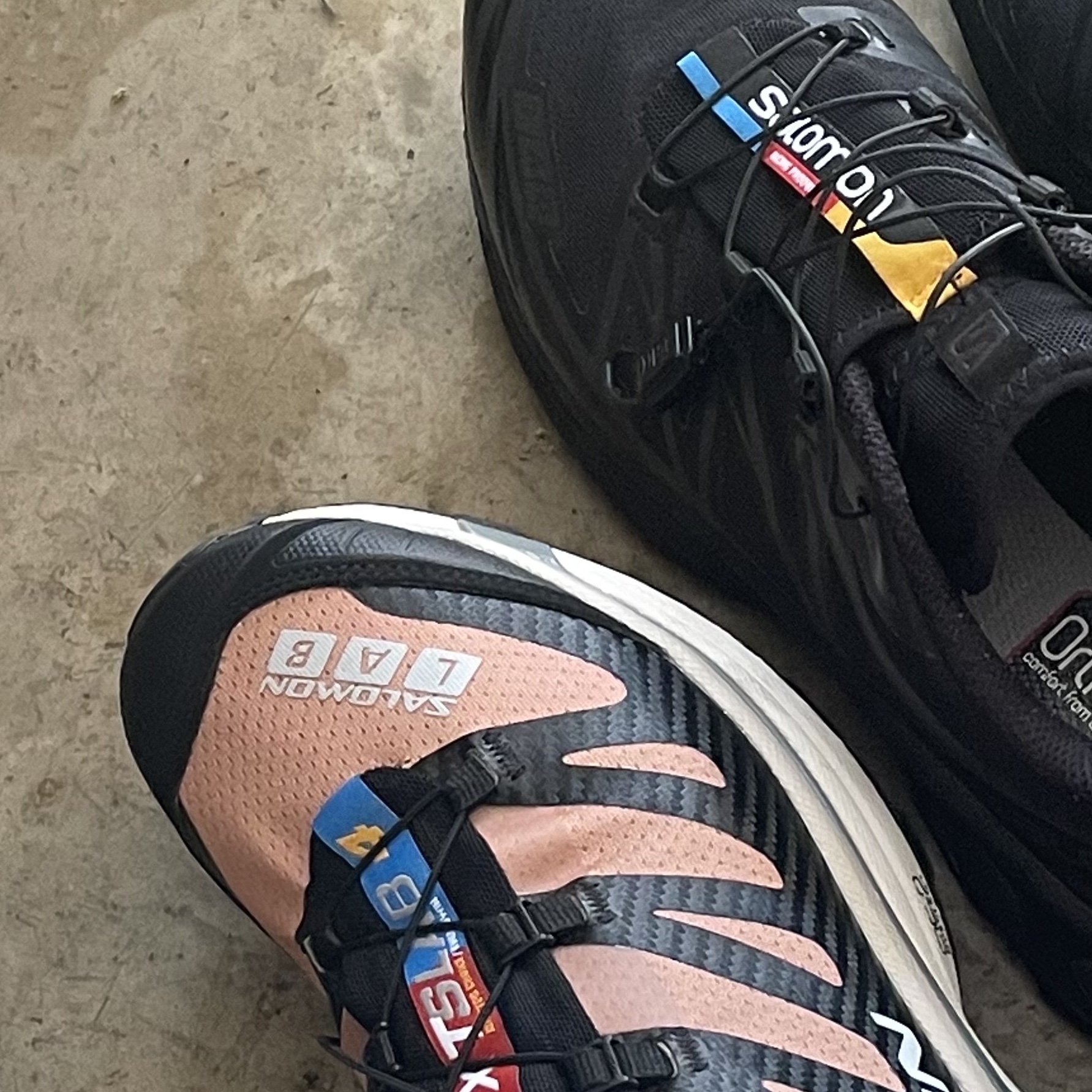 Salomon XT-4 Tobacco Brown, Salomon XT-6 ADV Black 착용 스타일