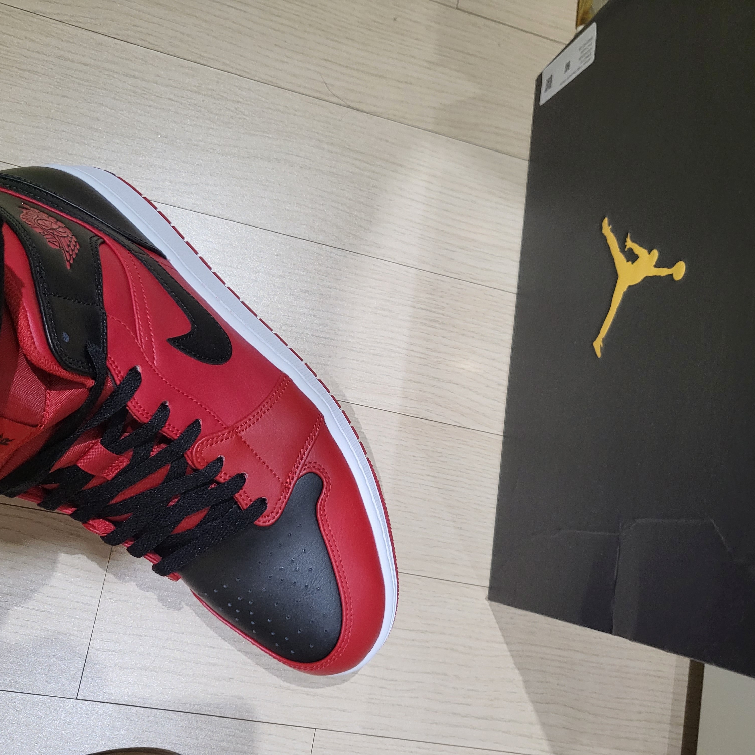 Jordan 1 Mid Reverse Bred 착용 스타일 - 2