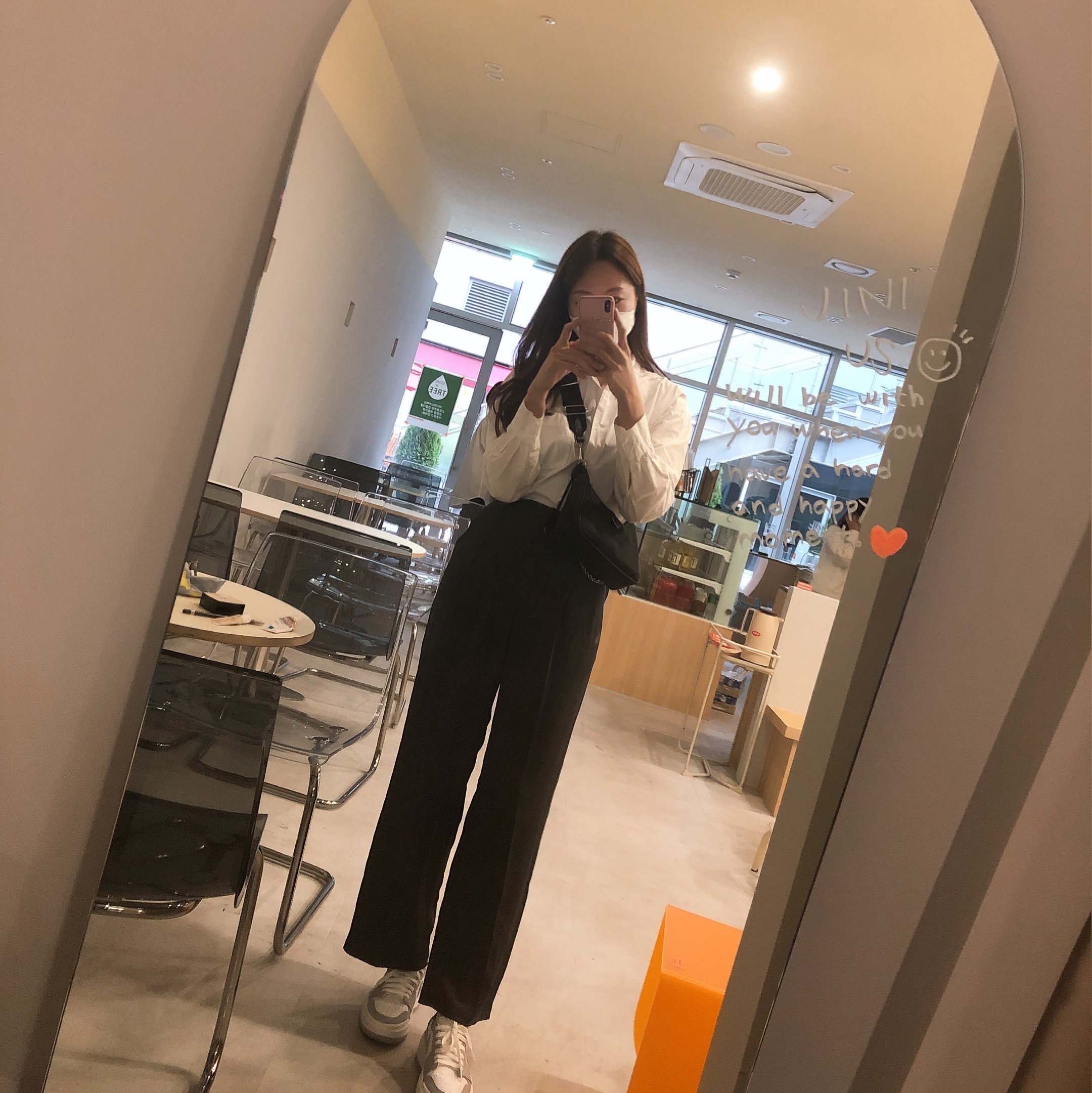(W) Jordan 1 Elevate Low White and Wolf Grey 착용 스타일 - 2