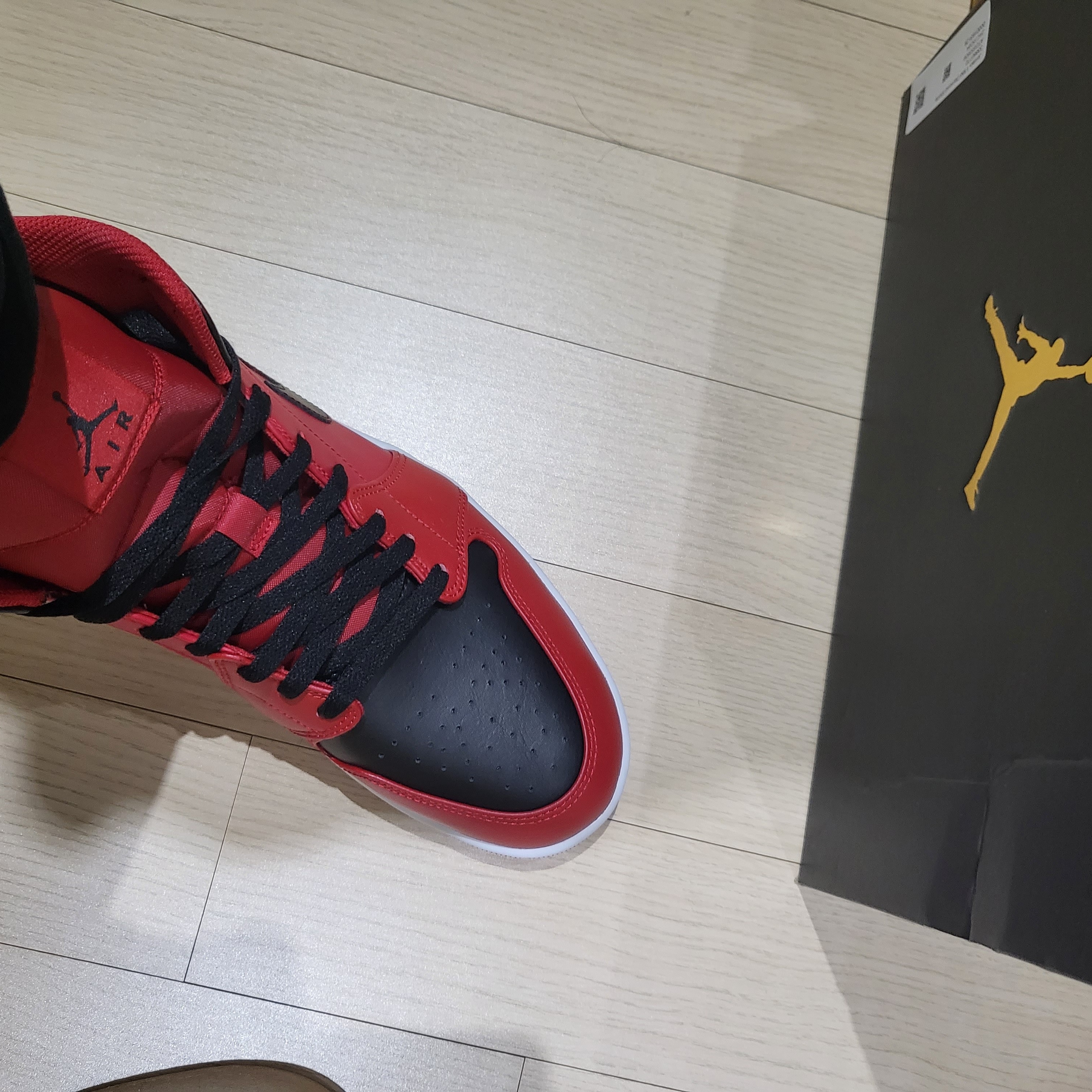 Jordan 1 Mid Reverse Bred 착용 스타일 - 1