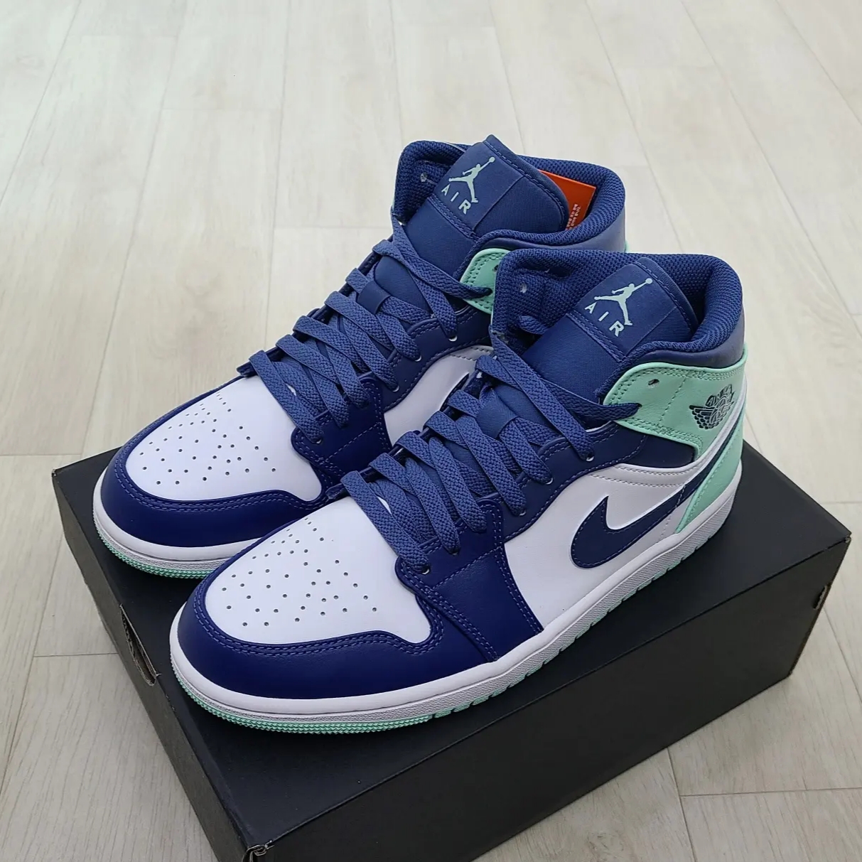Jordan 1 Mid Blue Mint 착용 스타일 - 2