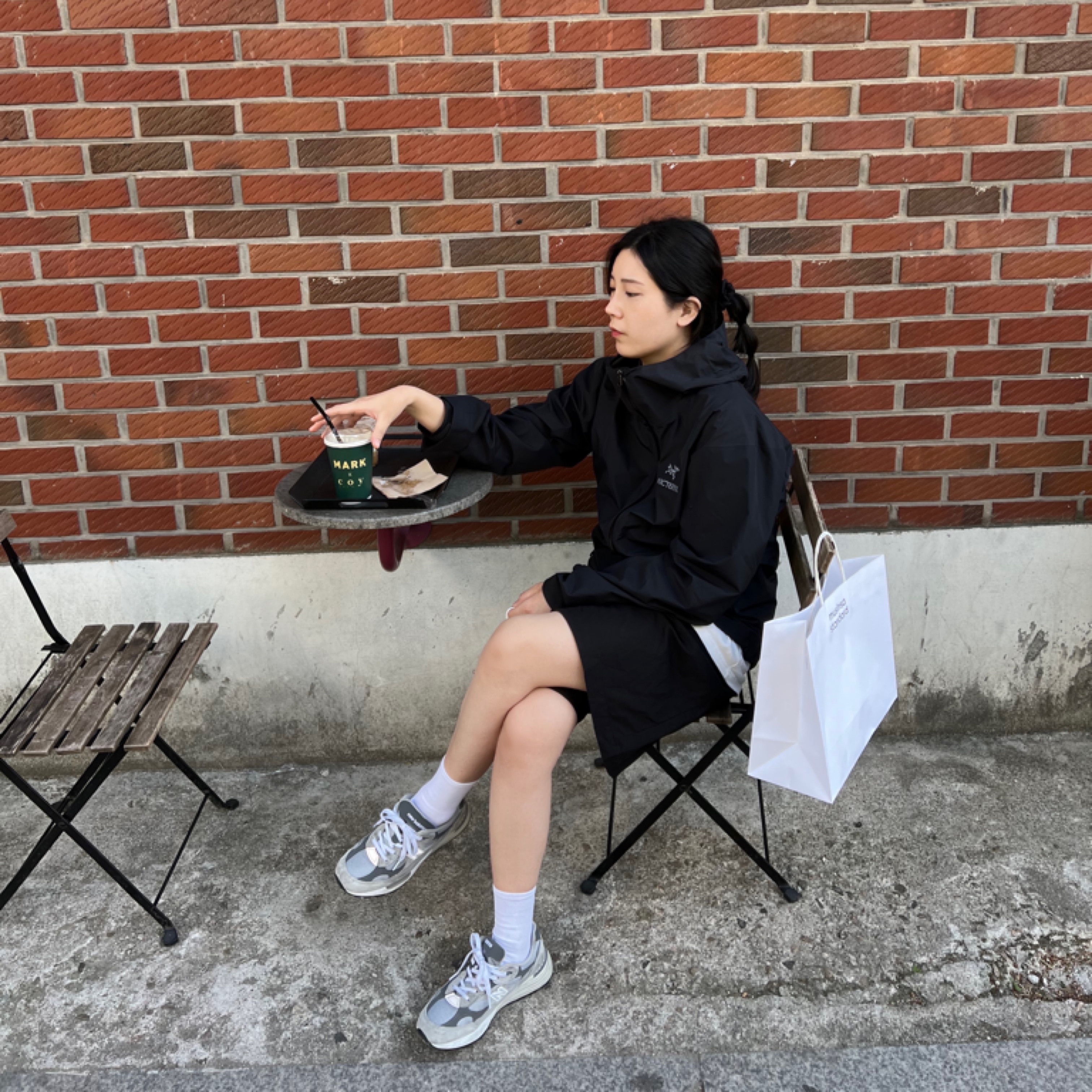 Arc'teryx Zeta SL Jacket Black, New Balance 992 Made in USA Grey - D Standard 착용 스타일 - 2
