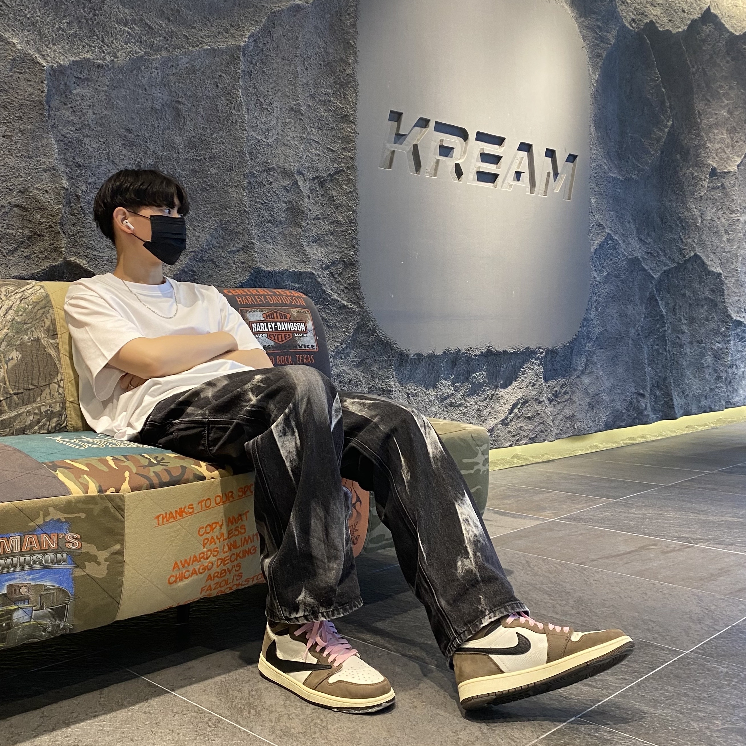 Jordan 1 x Travis Scott Retro High OG SP Mocha, Wooyoungmi Flower Print Back Logo T-Shirt White - 22SS 착용 스타일