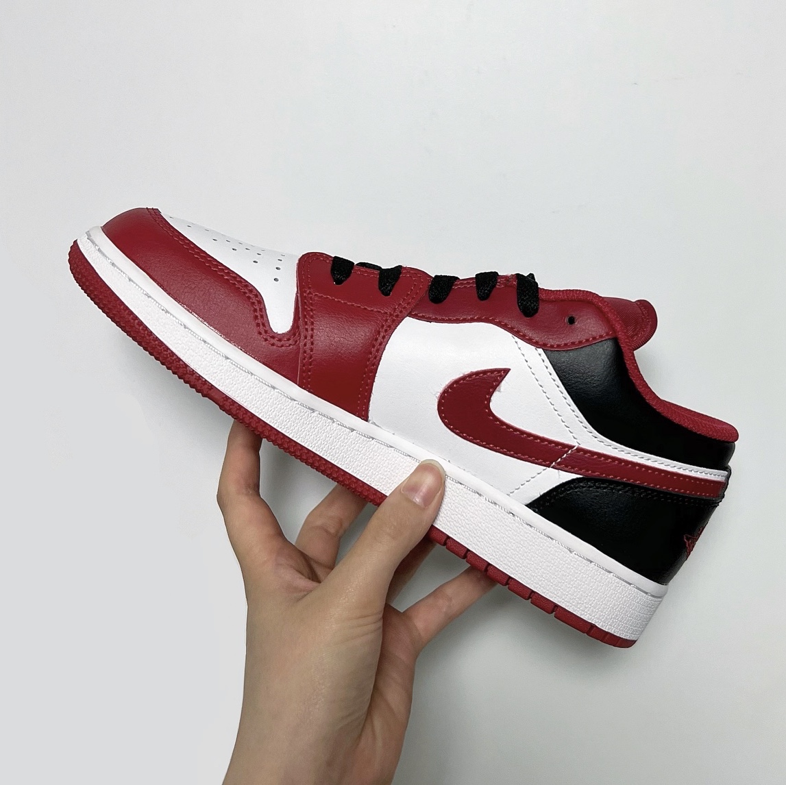 (GS) Jordan 1 Low White Gym Red Black 착용 스타일