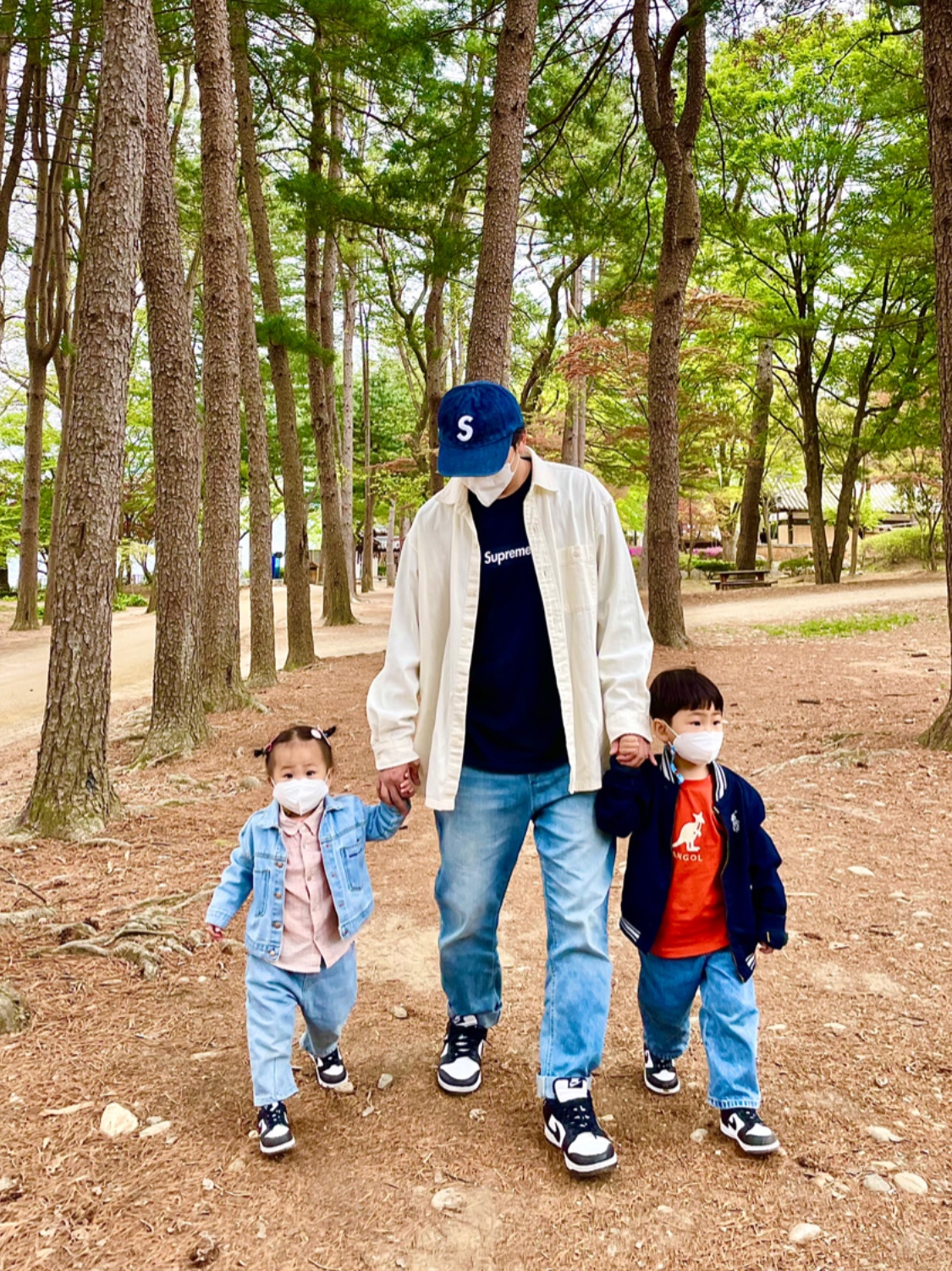 Supreme Kevlar Denim S Logo 6-Panel Indigo - 22SS, Supreme Box Logo L/S T-Shirt Navy - 20FW 착용 스타일