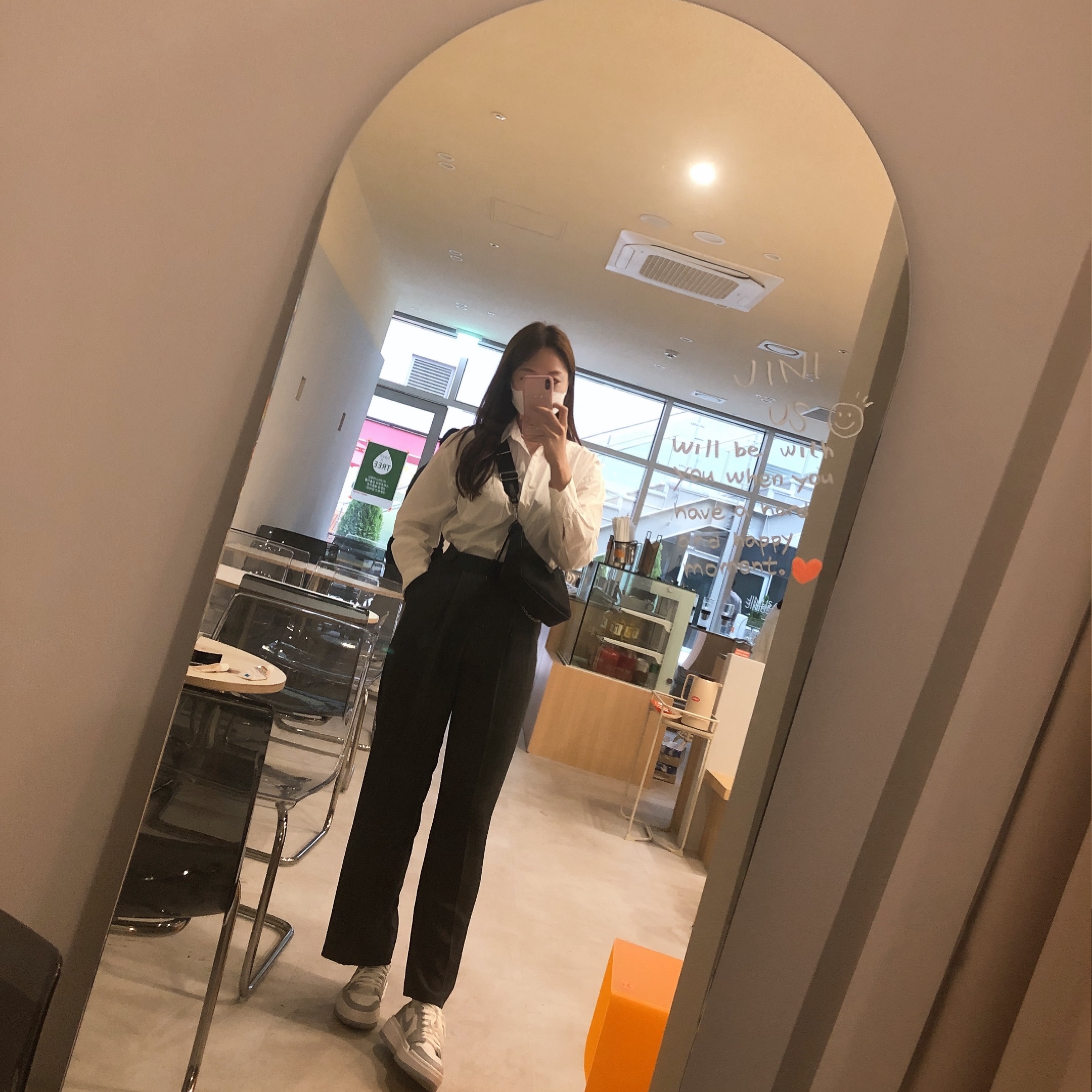 (W) Jordan 1 Elevate Low White and Wolf Grey 착용 스타일 - 1