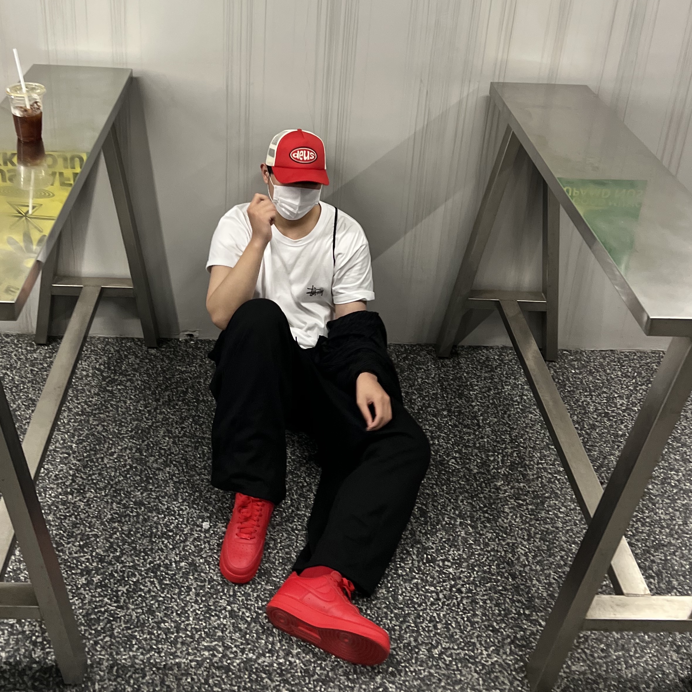 Nike Air Force 1 '07 LV8 Low 1 Triple Red, Stussy Basic Stussy T-Shirt White 2022 착용 스타일