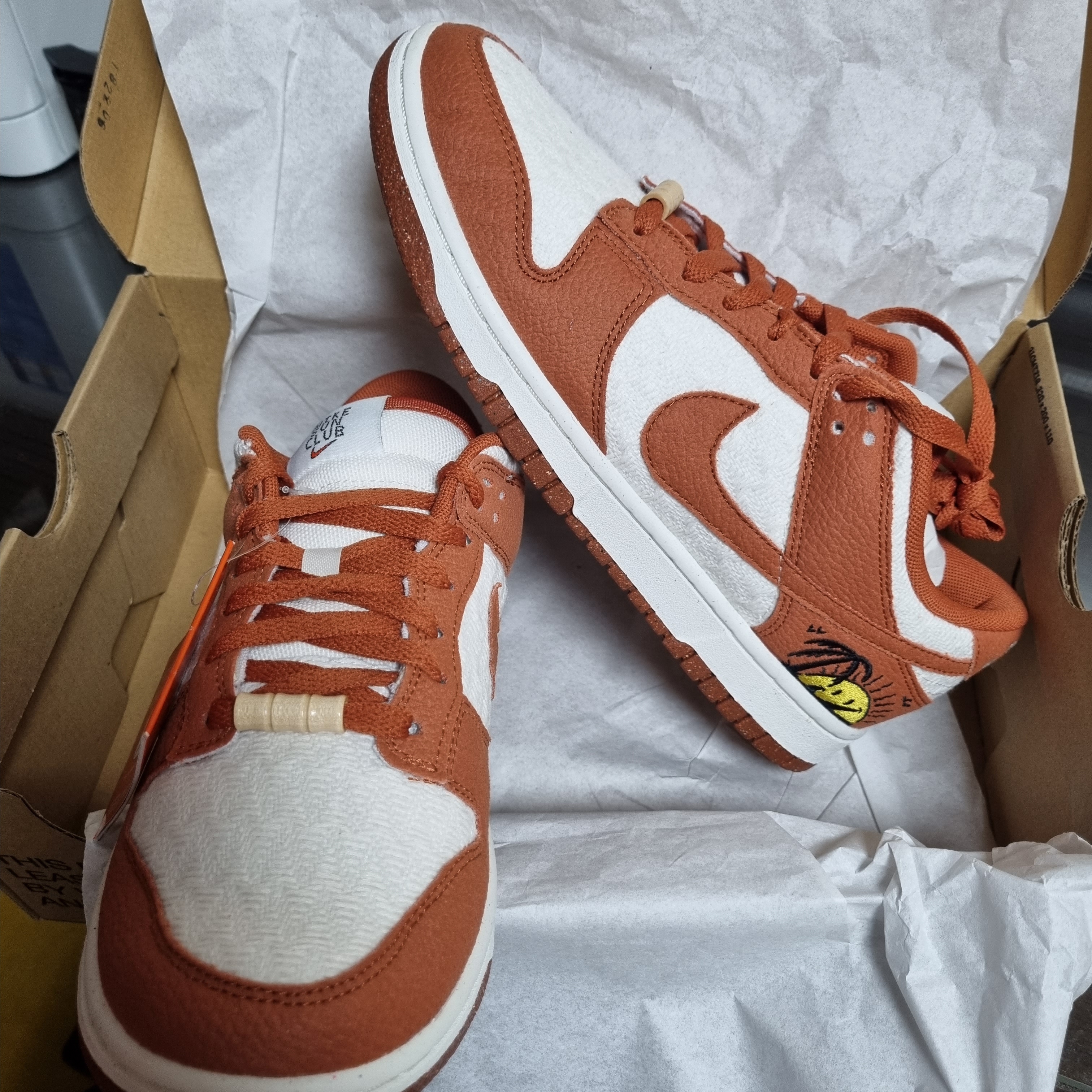 (W) Nike Dunk Low SE Sun Club Burnt Sunrise 착용 스타일
