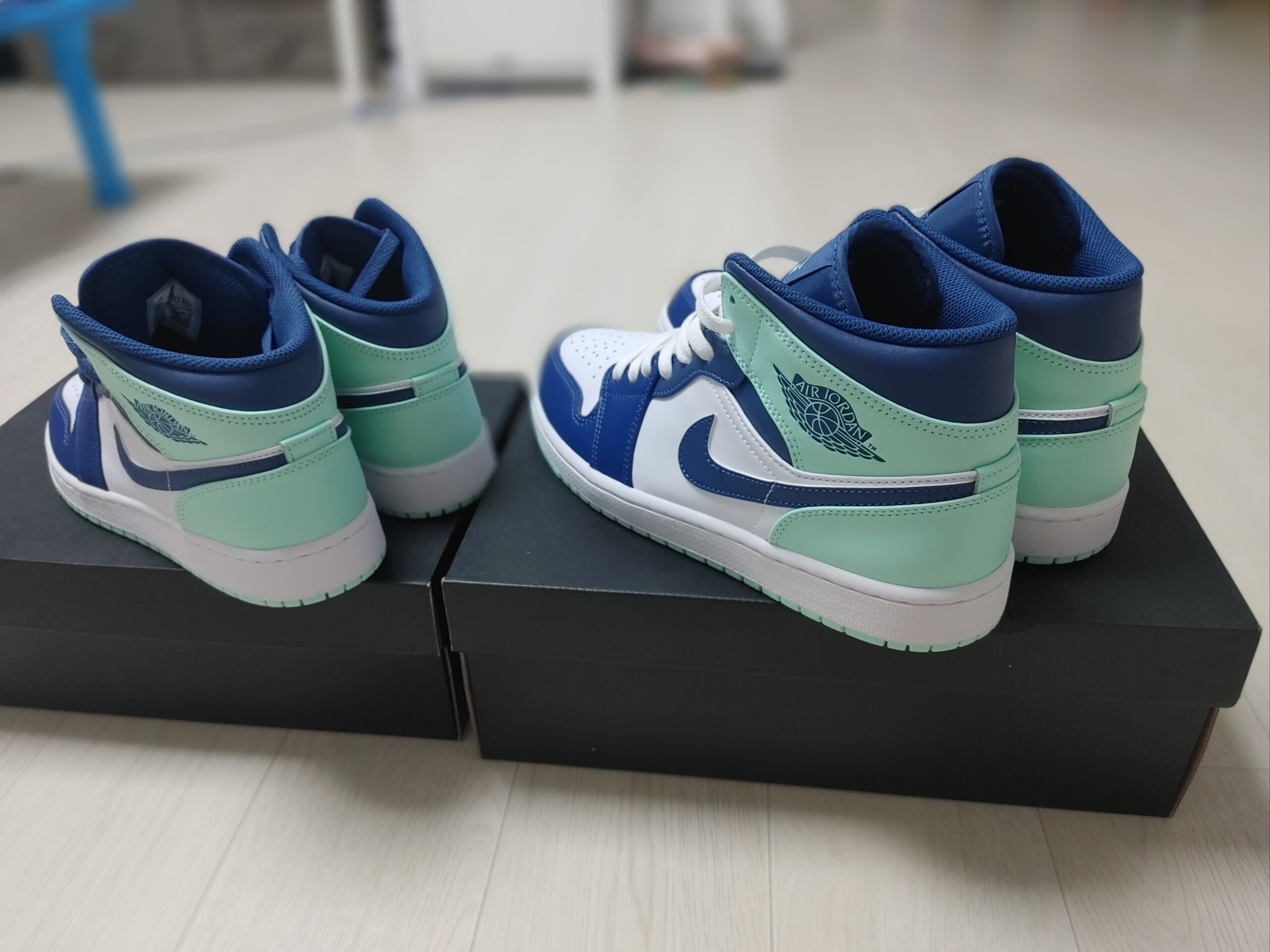 Jordan 1 Mid Blue Mint, (GS) Jordan 1 Mid Blue Mint 착용 스타일 - 3