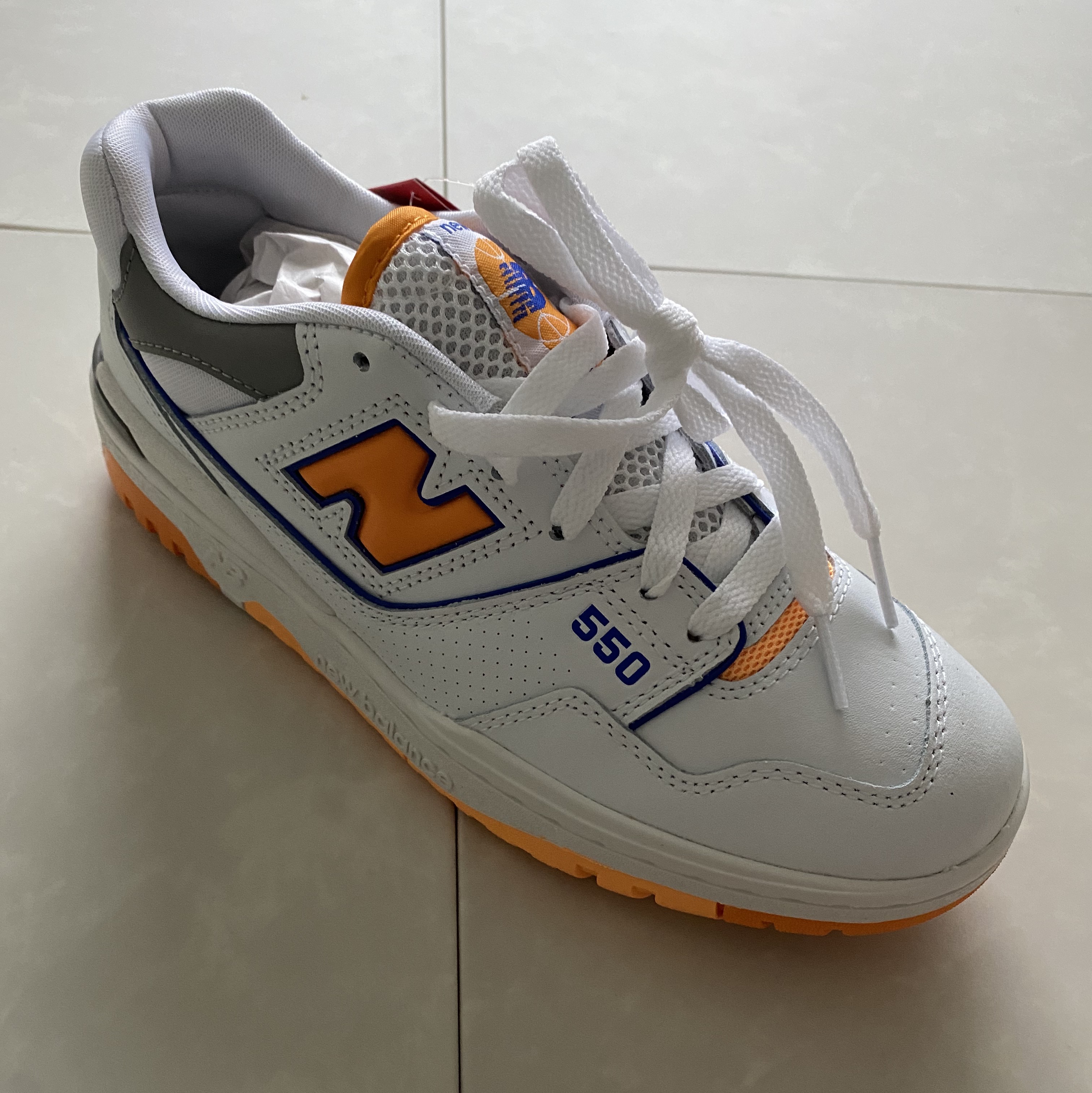 New Balance 550 White Vibrant Orange - 2E Wide 착용 스타일