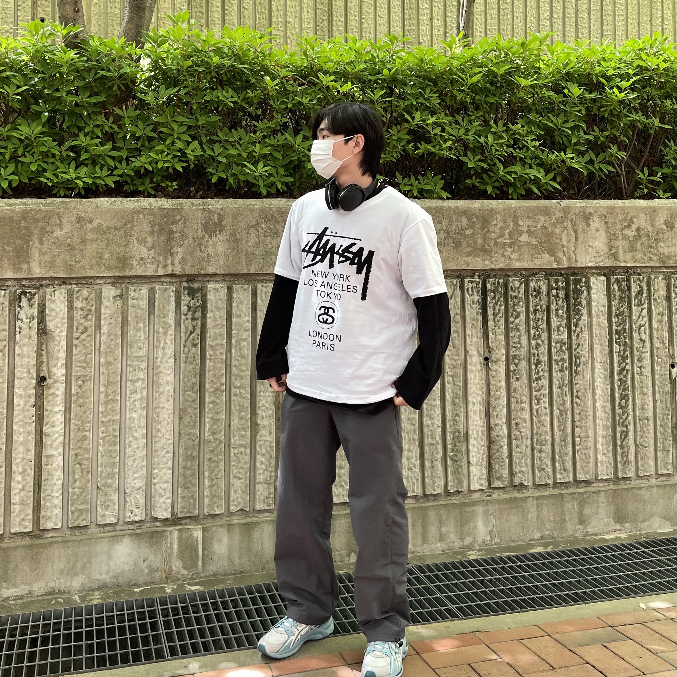 Asics Gel-Kyrios Cream Oyster Grey, Stussy World Tour T-Shirt White 착용 스타일 - 1