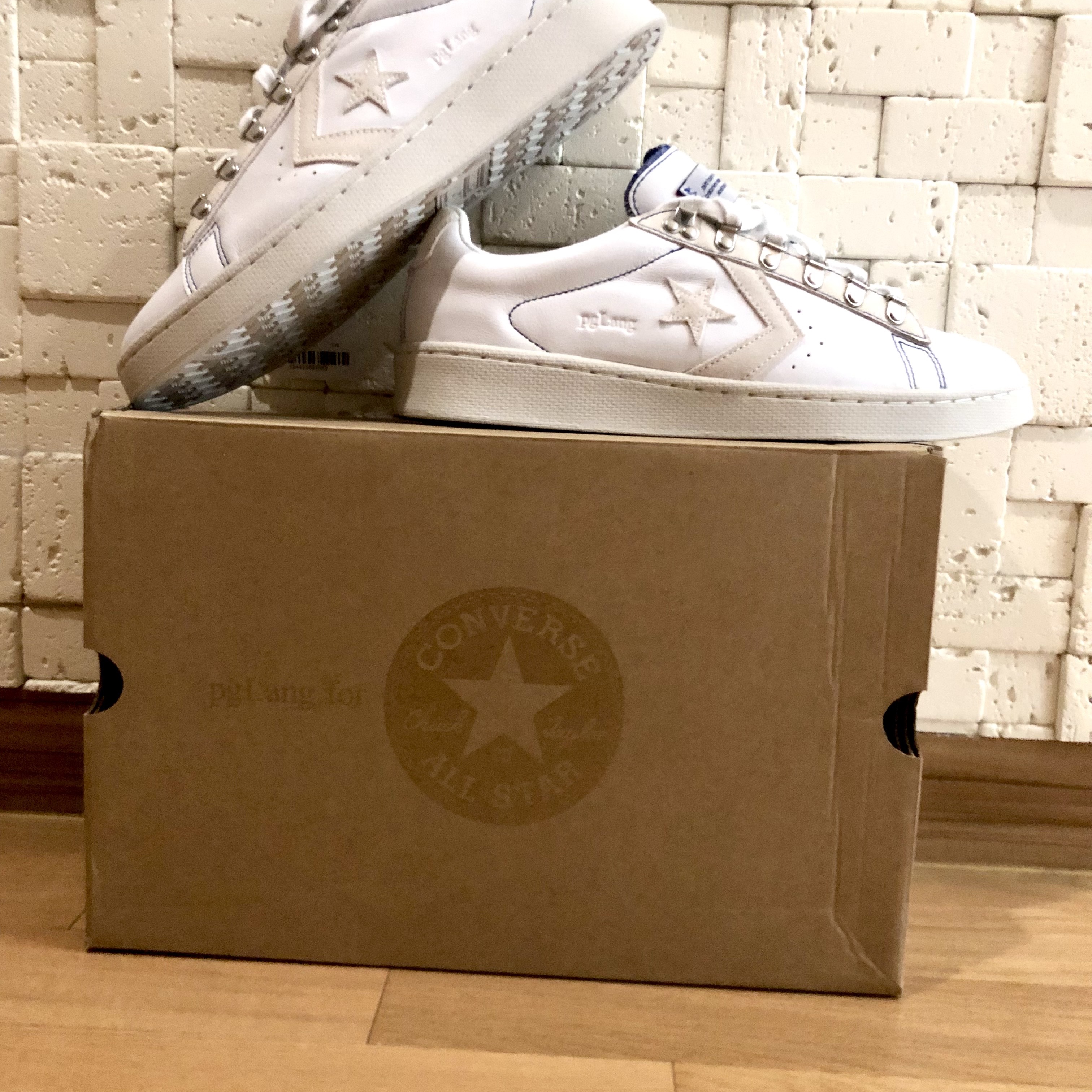 Converse x Pglang Pro Leather White 착용 스타일 - 1
