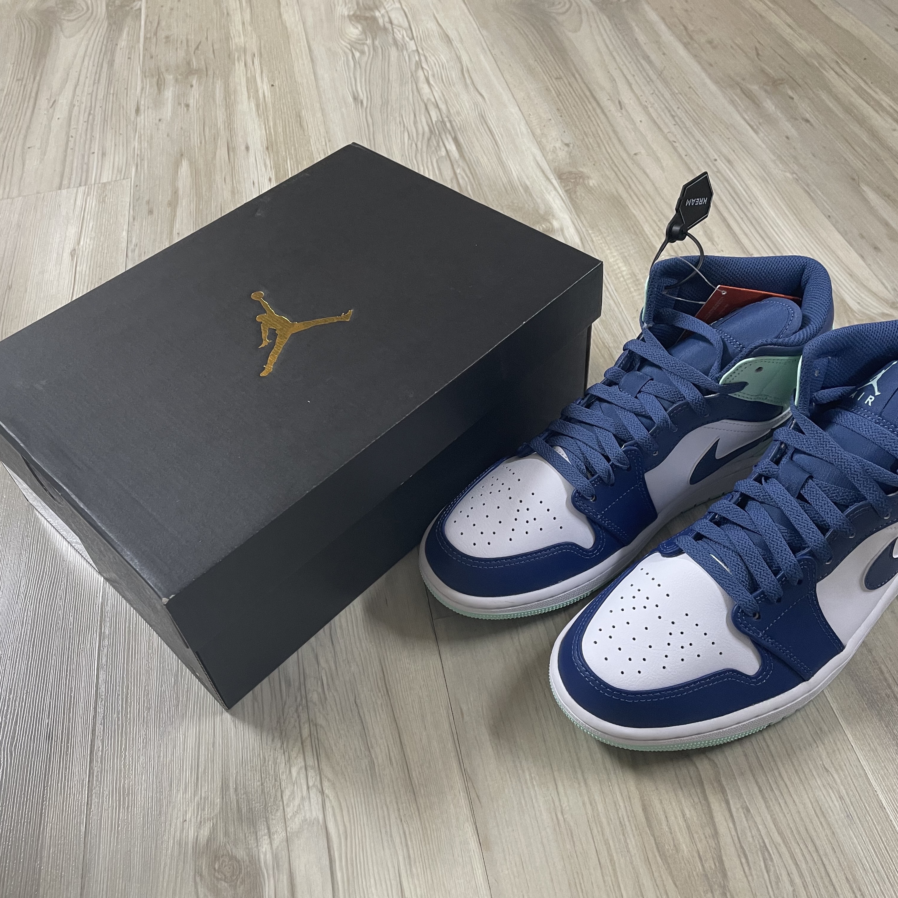 Jordan 1 Mid Blue Mint 착용 스타일 - 2