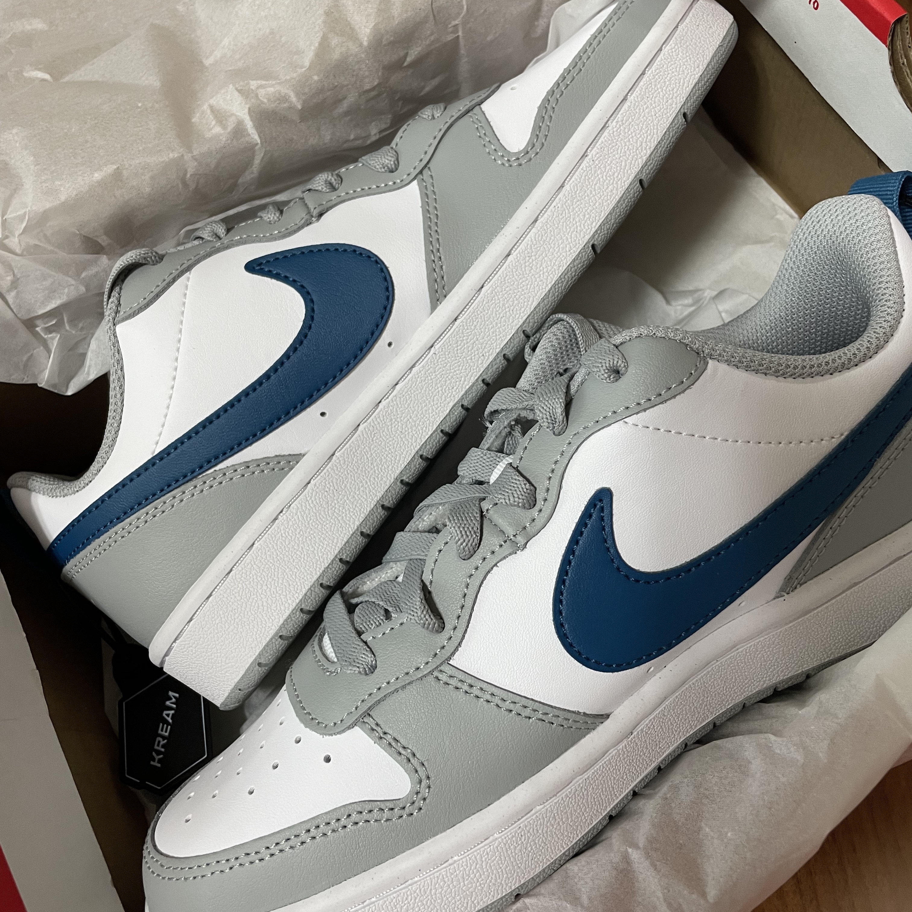 (GS) Nike Court Borough Low 2 Light Smoke Grey 착용 스타일 - 1