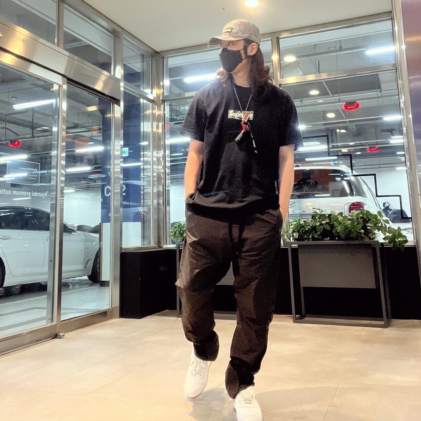 Nike x Travis Scott Air Force 1 Low White, Supreme Bandana Box Logo T-Shirt Black - 19FW 착용 스타일 - 2