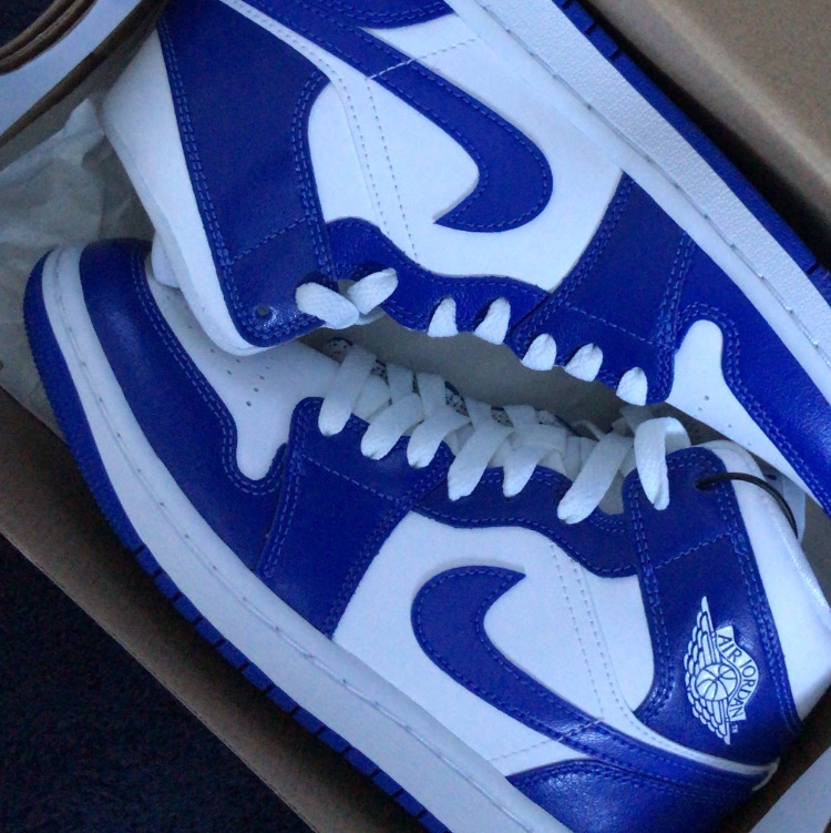 (W) Jordan 1 Mid White Hyper Royal 착용 스타일 - 2