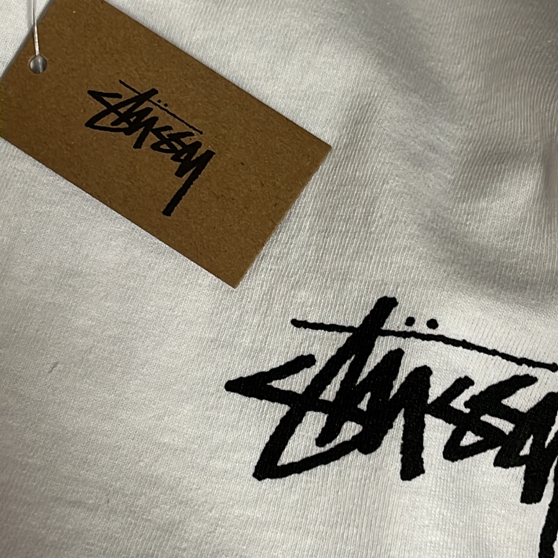Stussy Fuzzy Dice T-Shirt White 착용 스타일