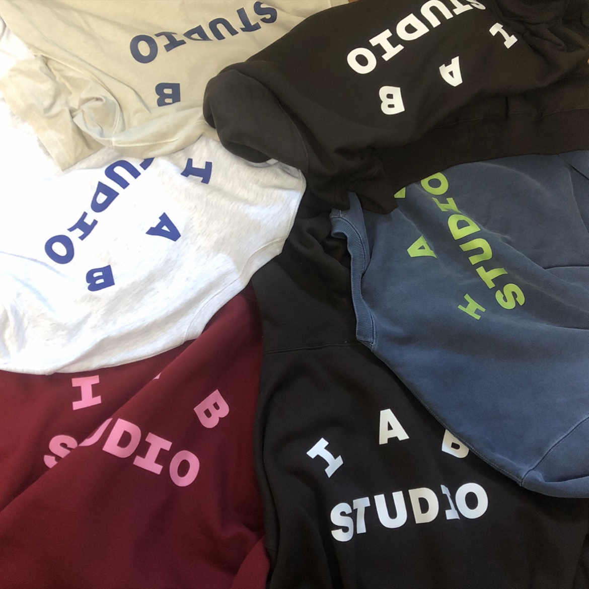 IAB Studio Pigment T-Shirt Oatmeal, IAB Studio Hoodie Brown 착용 스타일