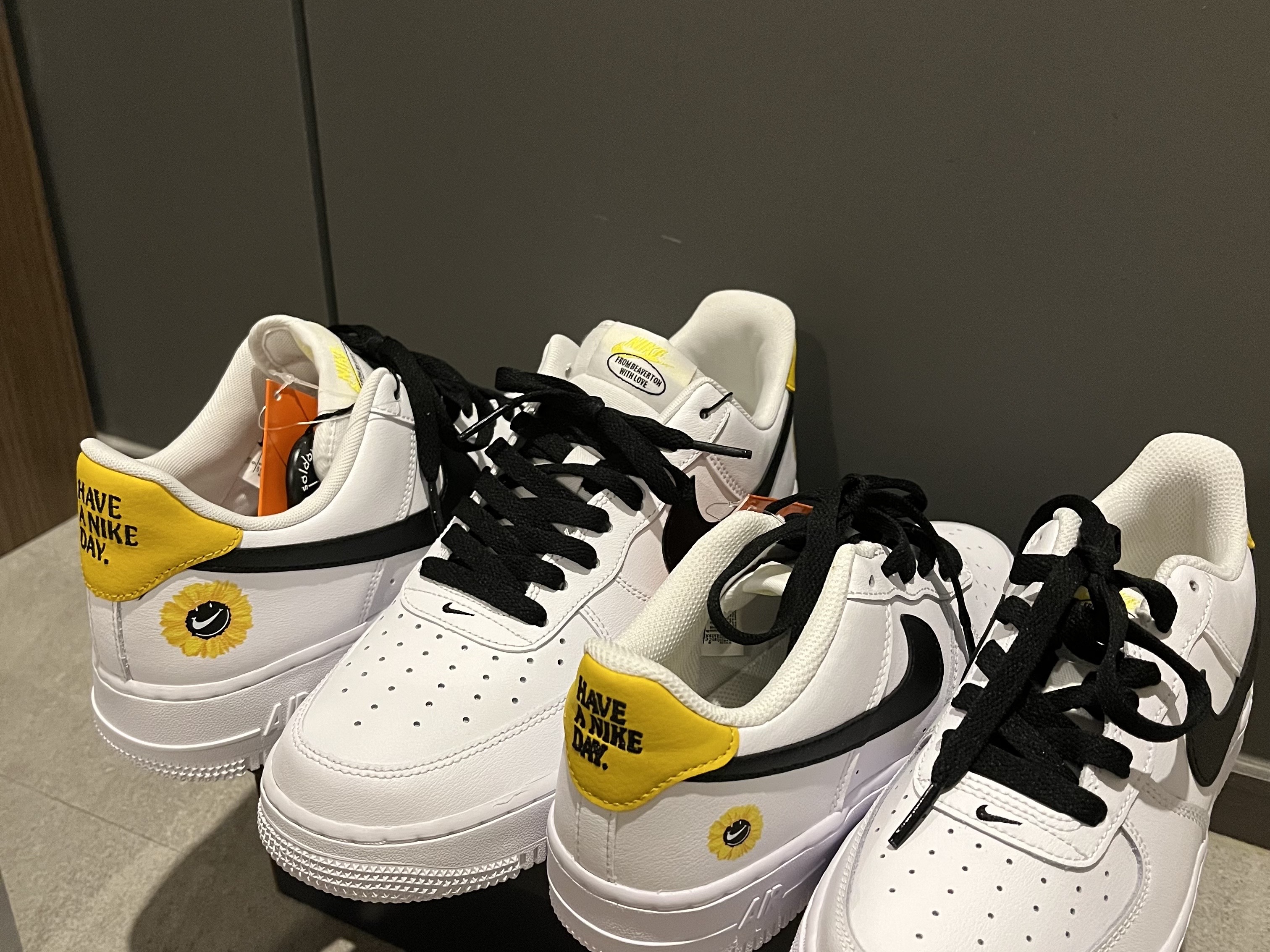 Nike Air Force 1 '07 LV8 2 Have a Nike Day, (GS) Nike Air Force 1 LV8 Have a Nike Day 착용 스타일 - 1