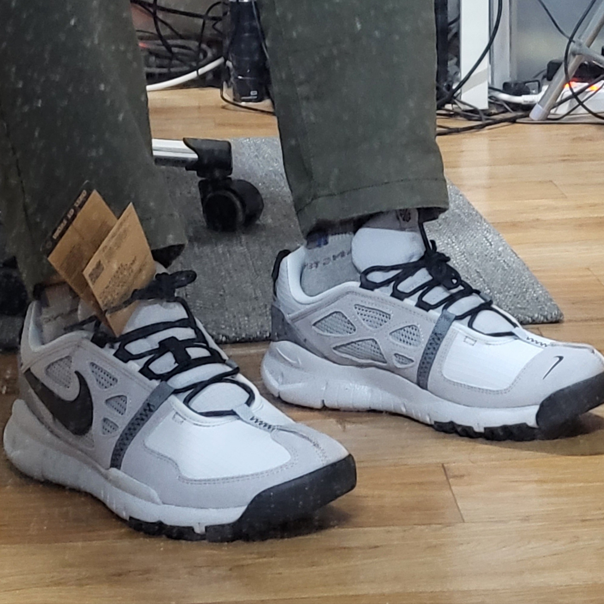 Nike Free Terra Vista Next Nature Wolf Grey 착용 스타일 - 3