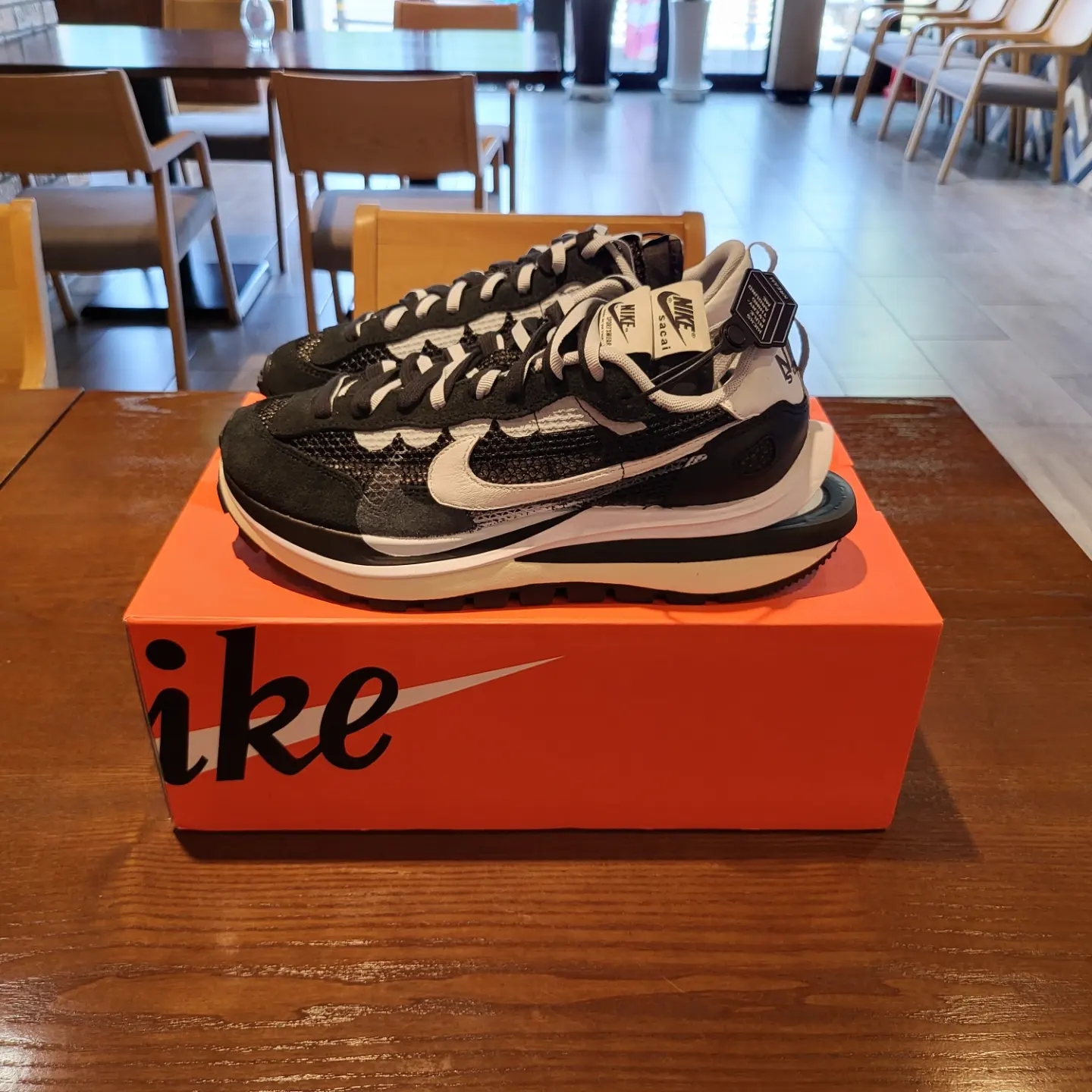 Nike x Sacai VaporWaffle Black White, Adidas Yeezy 500 Blush 2022 착용 스타일 - 1